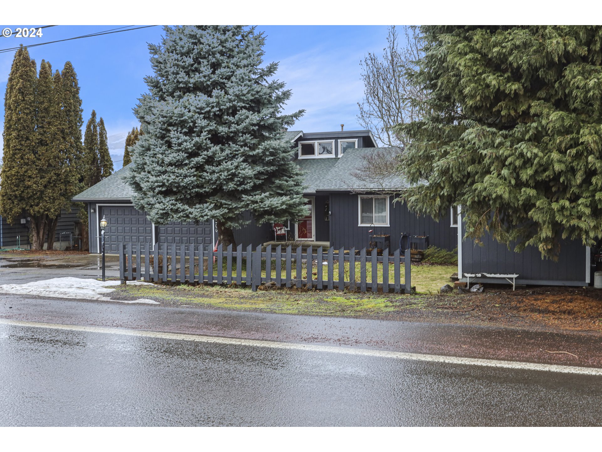 Photo of 2500 BELMONT DR Hood River OR 97031