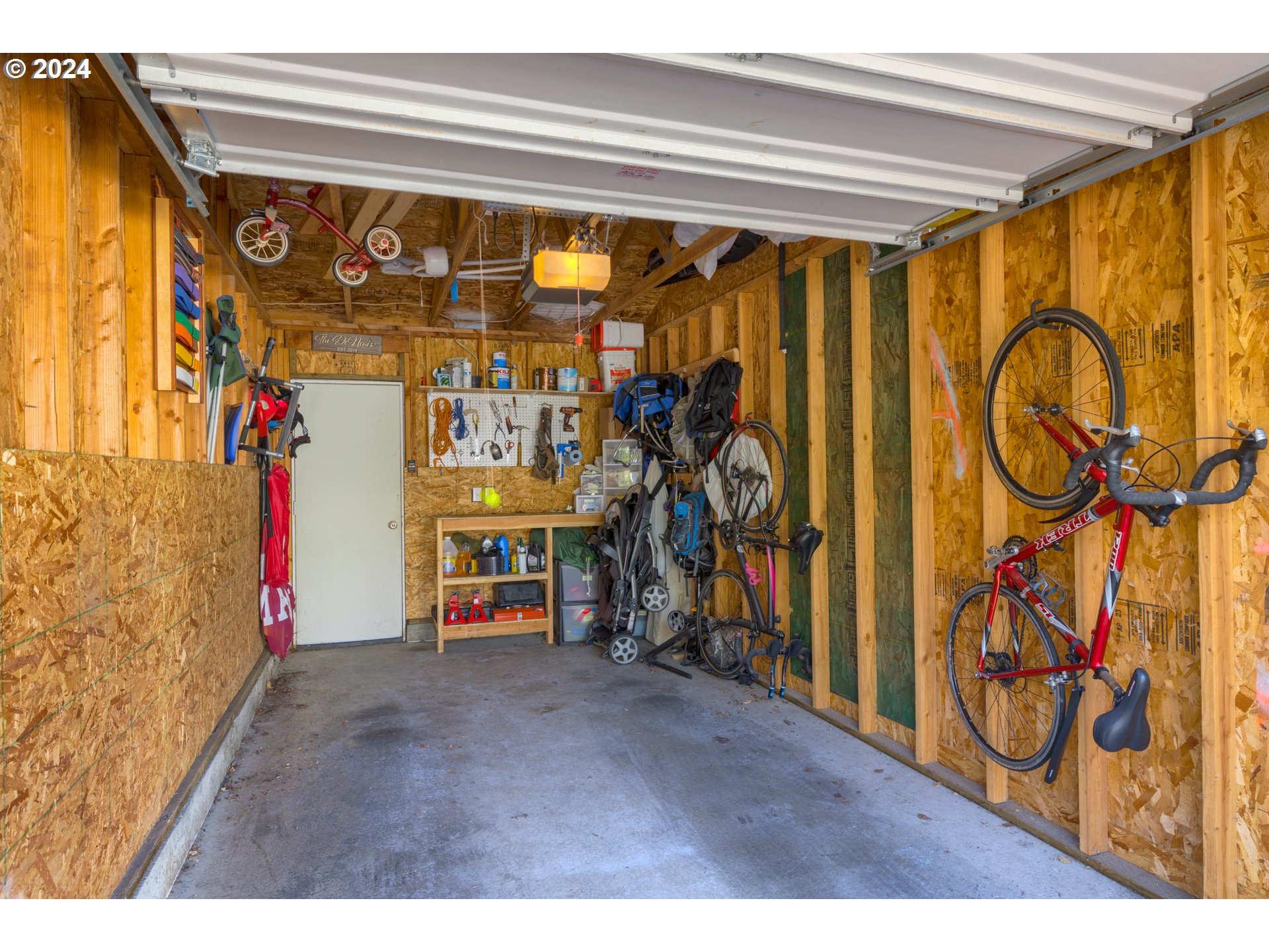 Photo #21 Garage