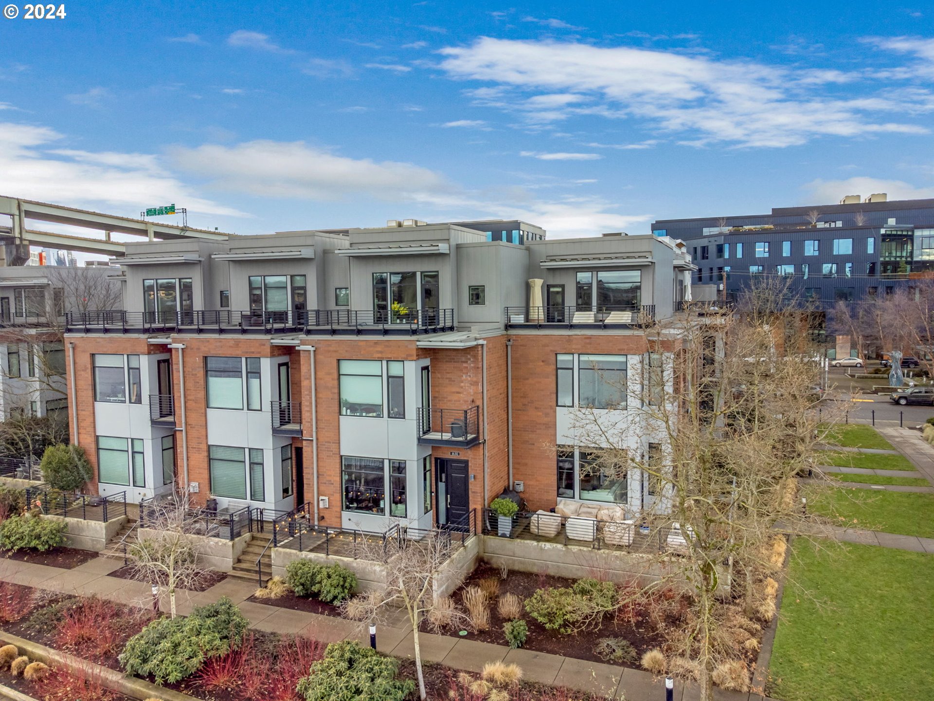 Photo #2: 24153026 Listing 