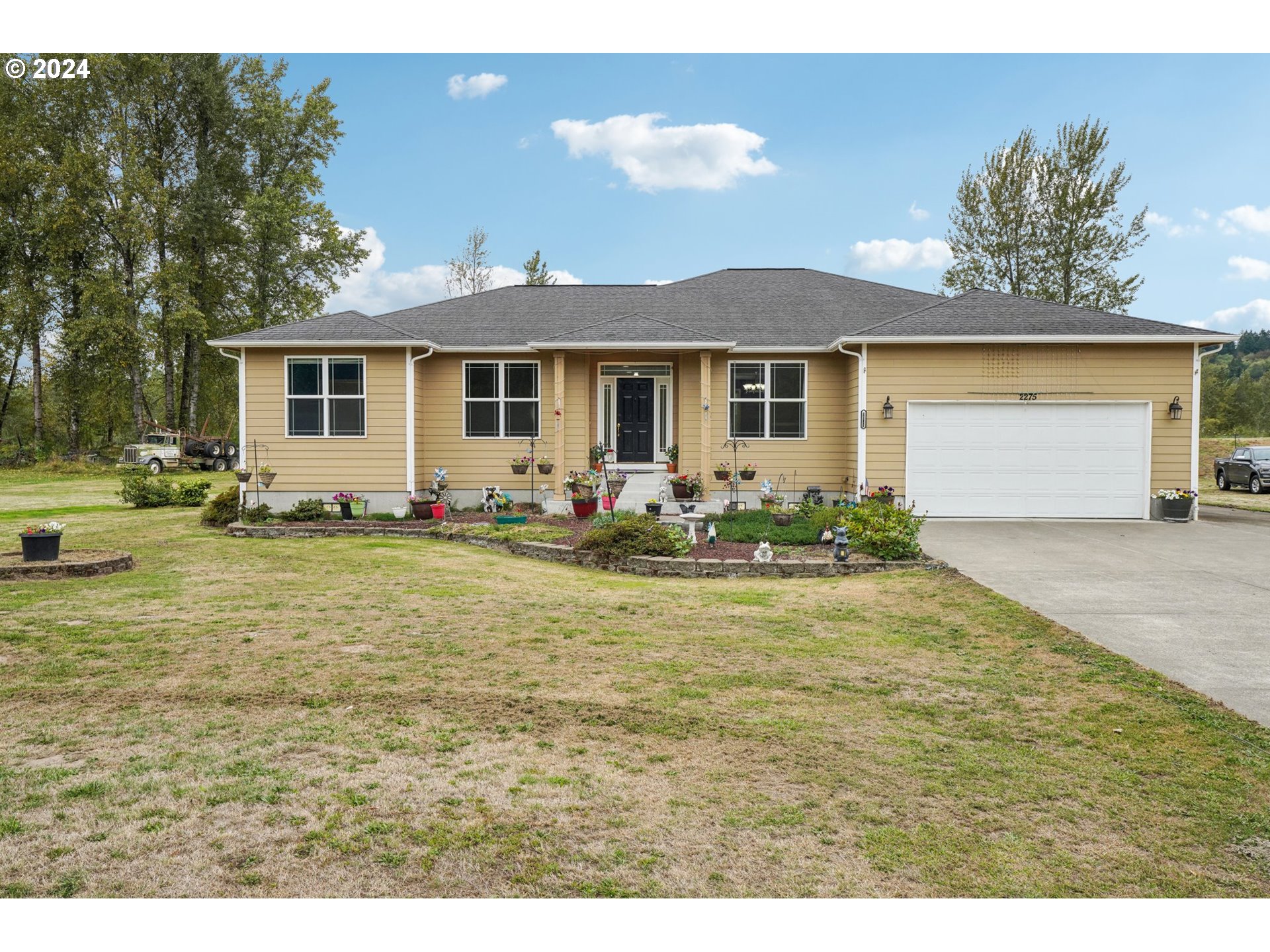 Photo of 2275 LARSEN LN Castle Rock WA 98611