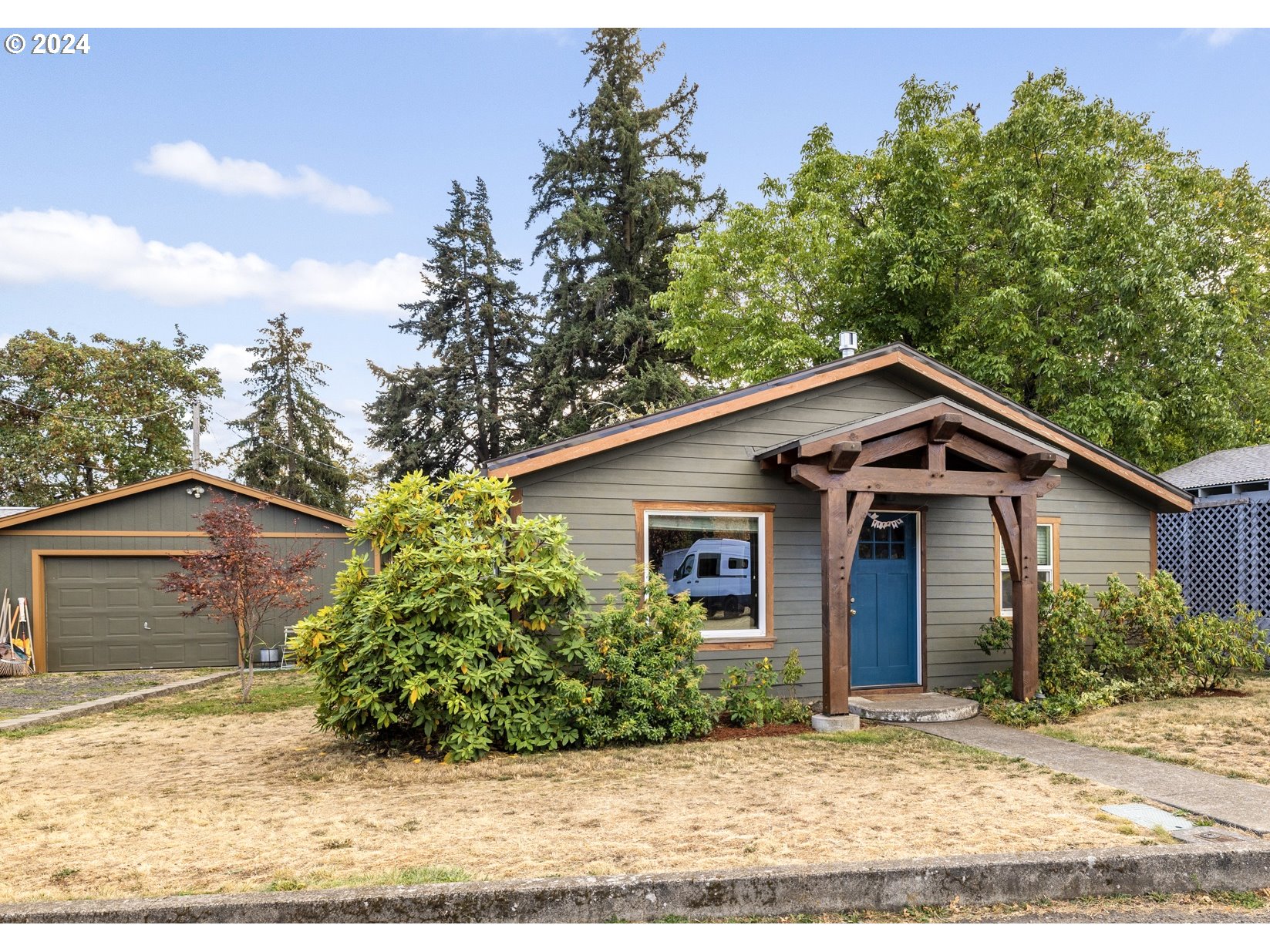 Photo of 621 CENTER ST White Salmon WA 98672