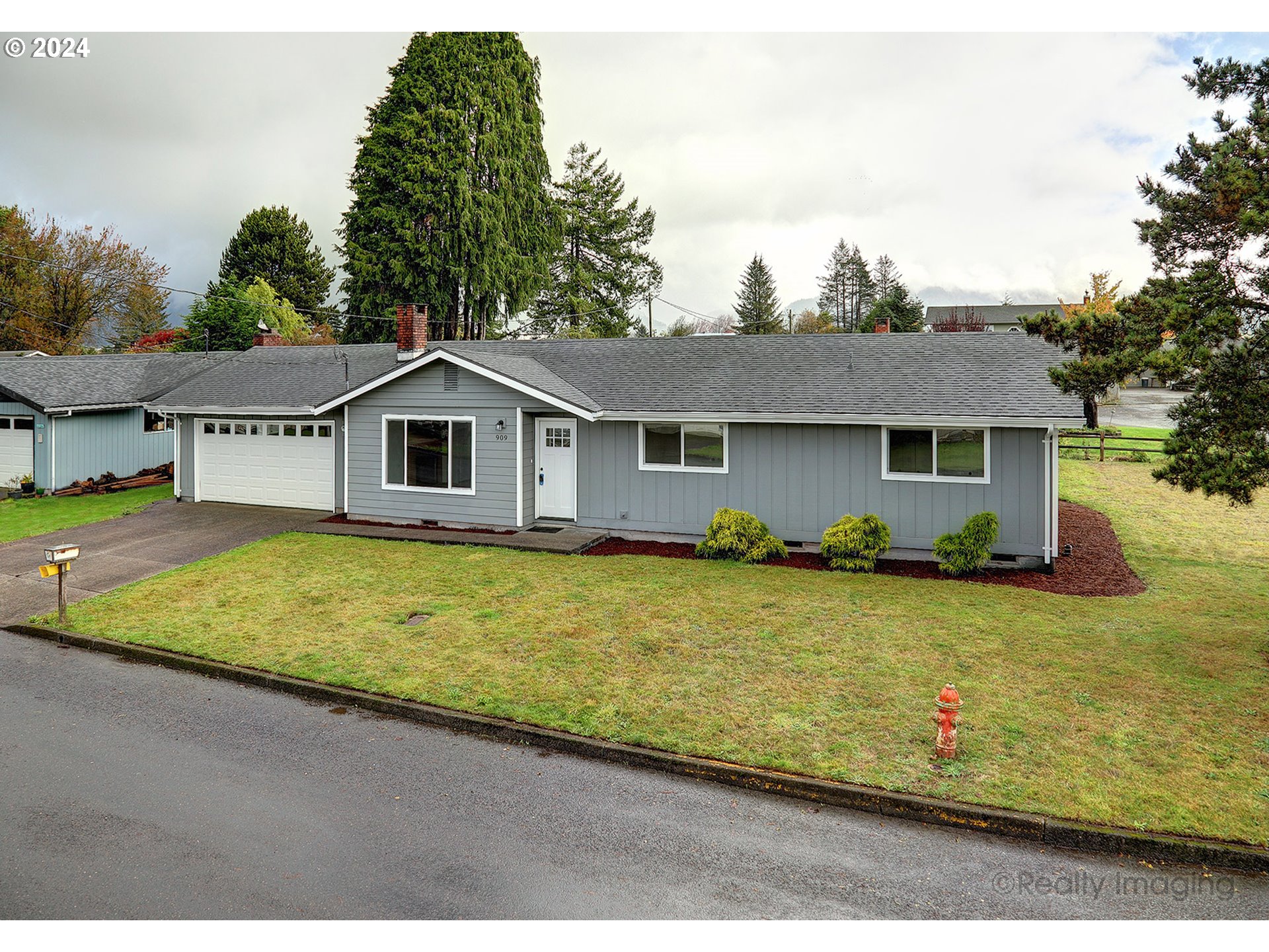 Photo of 909 MEADOW AVE Tillamook OR 97141