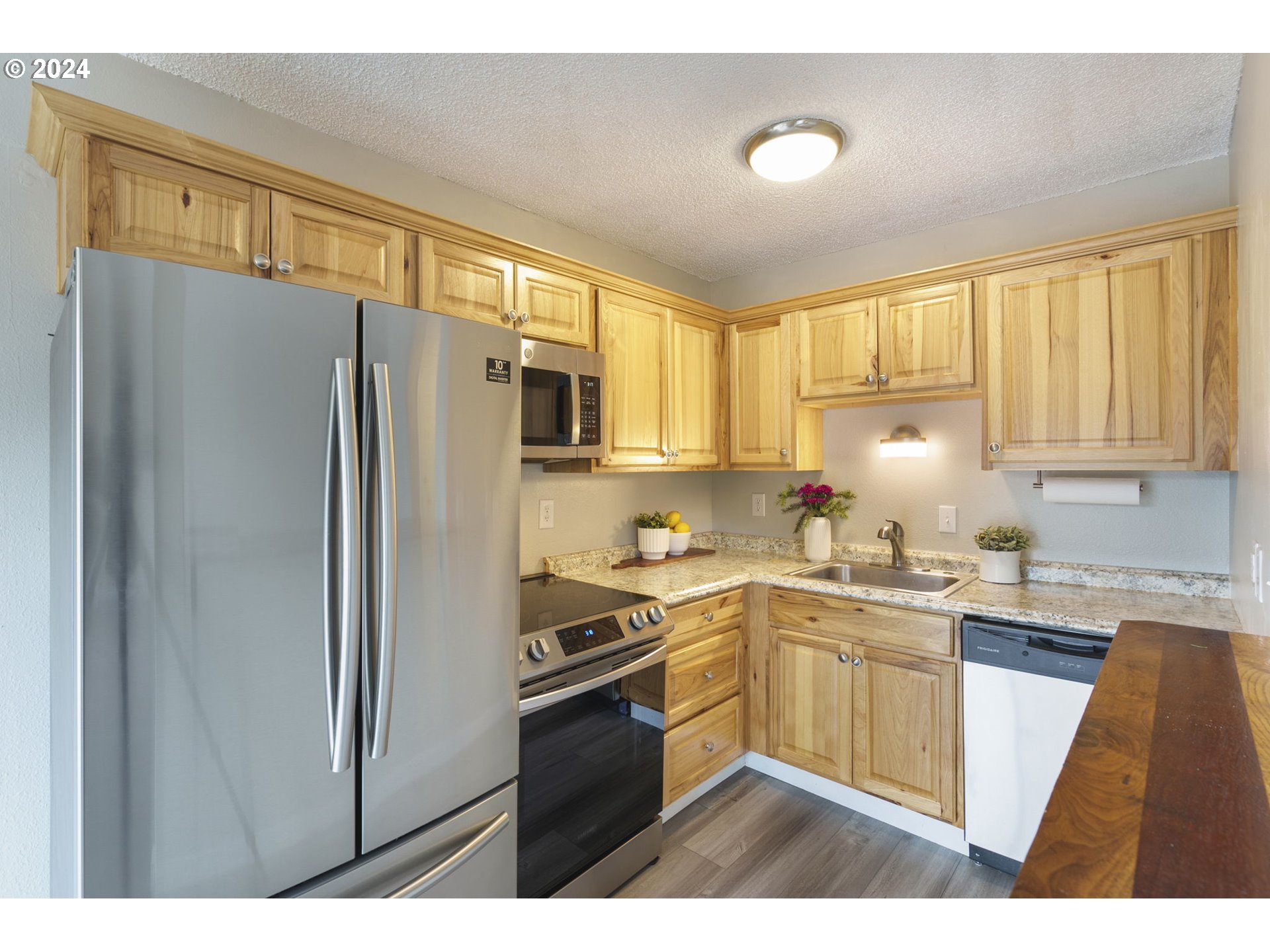 Photo #3: 24174960 Listing 