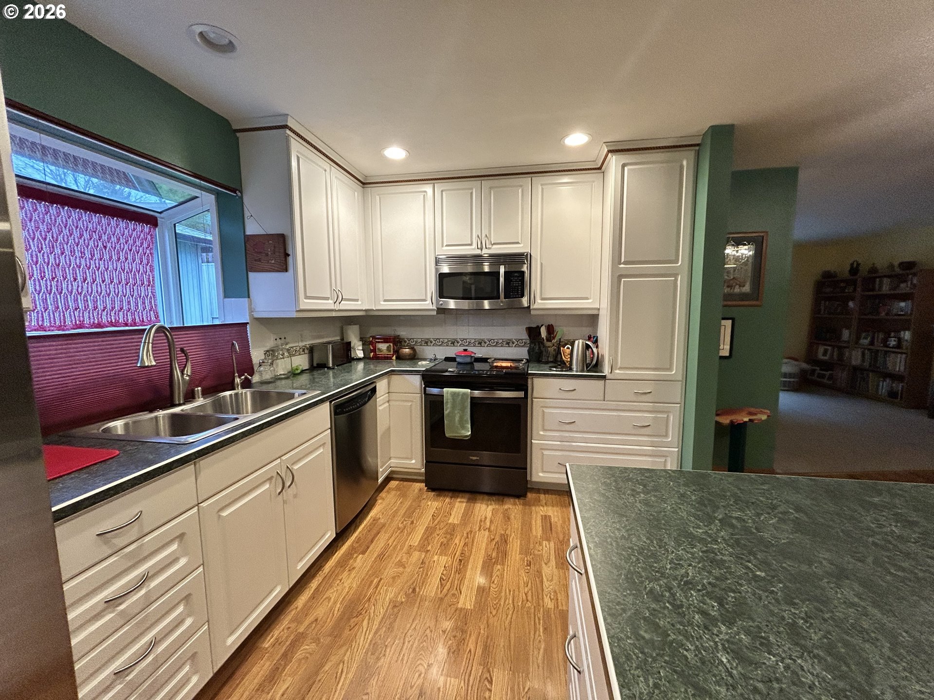 Photo #17: 241770502 Listing: Photo #17