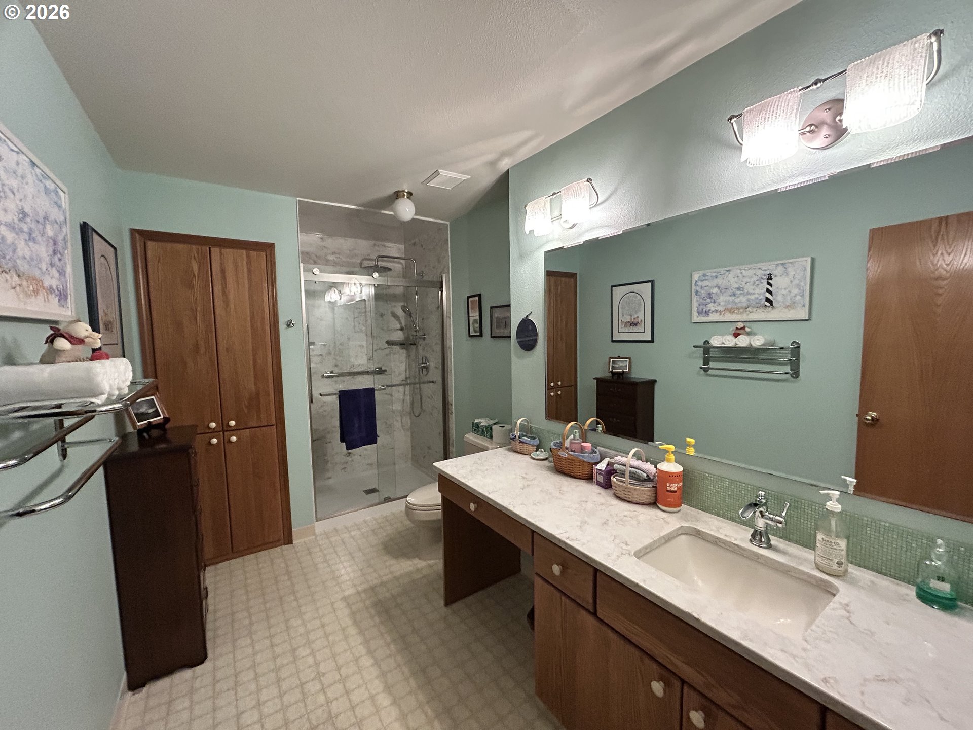 Photo #26: 241770502 Listing: Photo #26