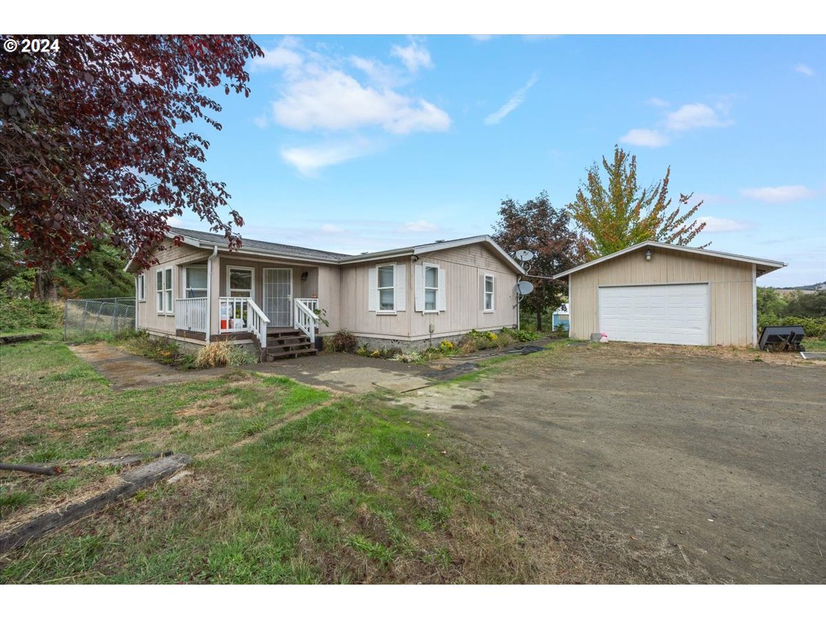 Photo of 1268 GLENGARY LOOP RD Roseburg OR 97470