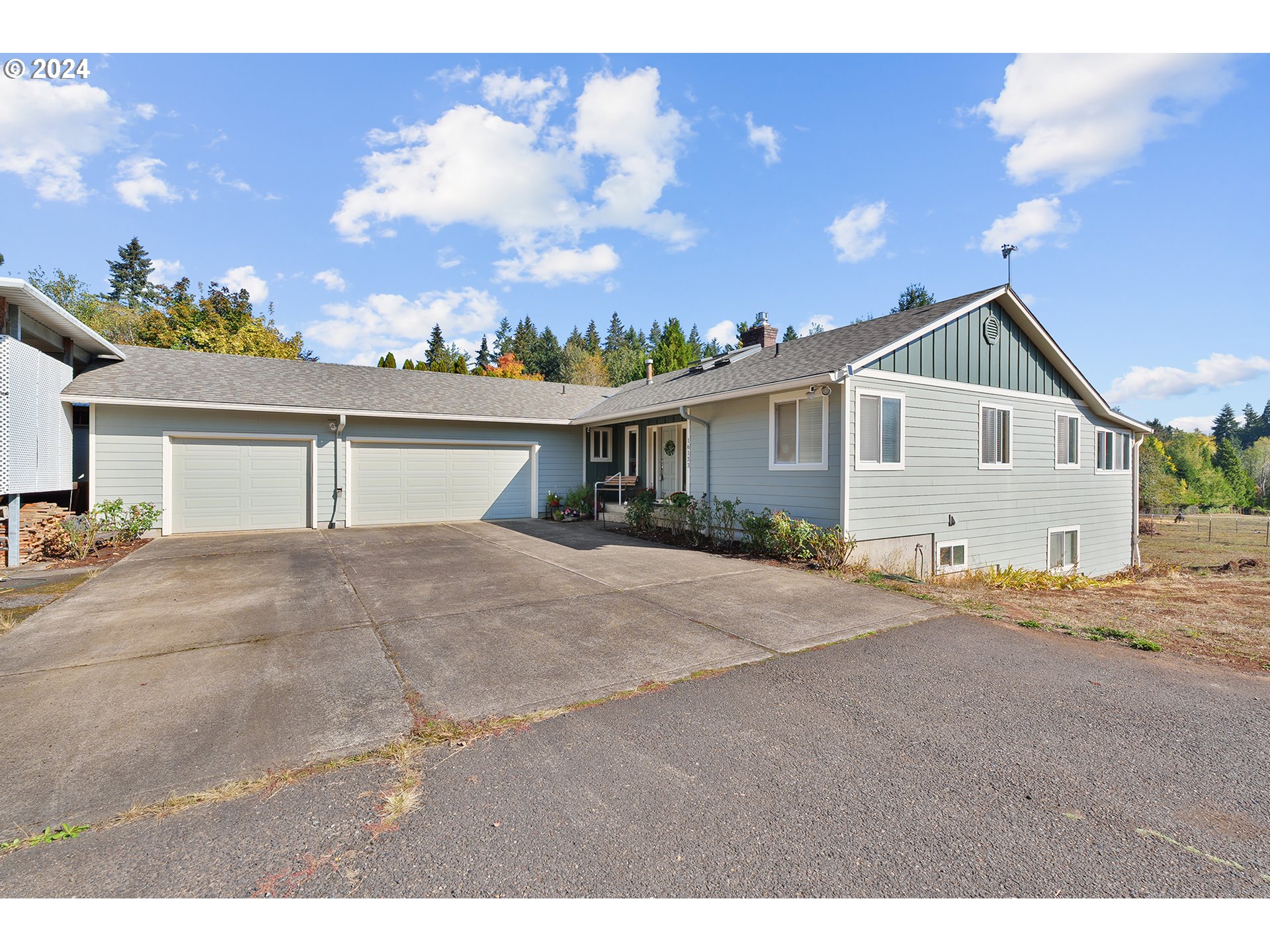 Photo of 16133 CAMELLIA CT Oregon City OR 97045