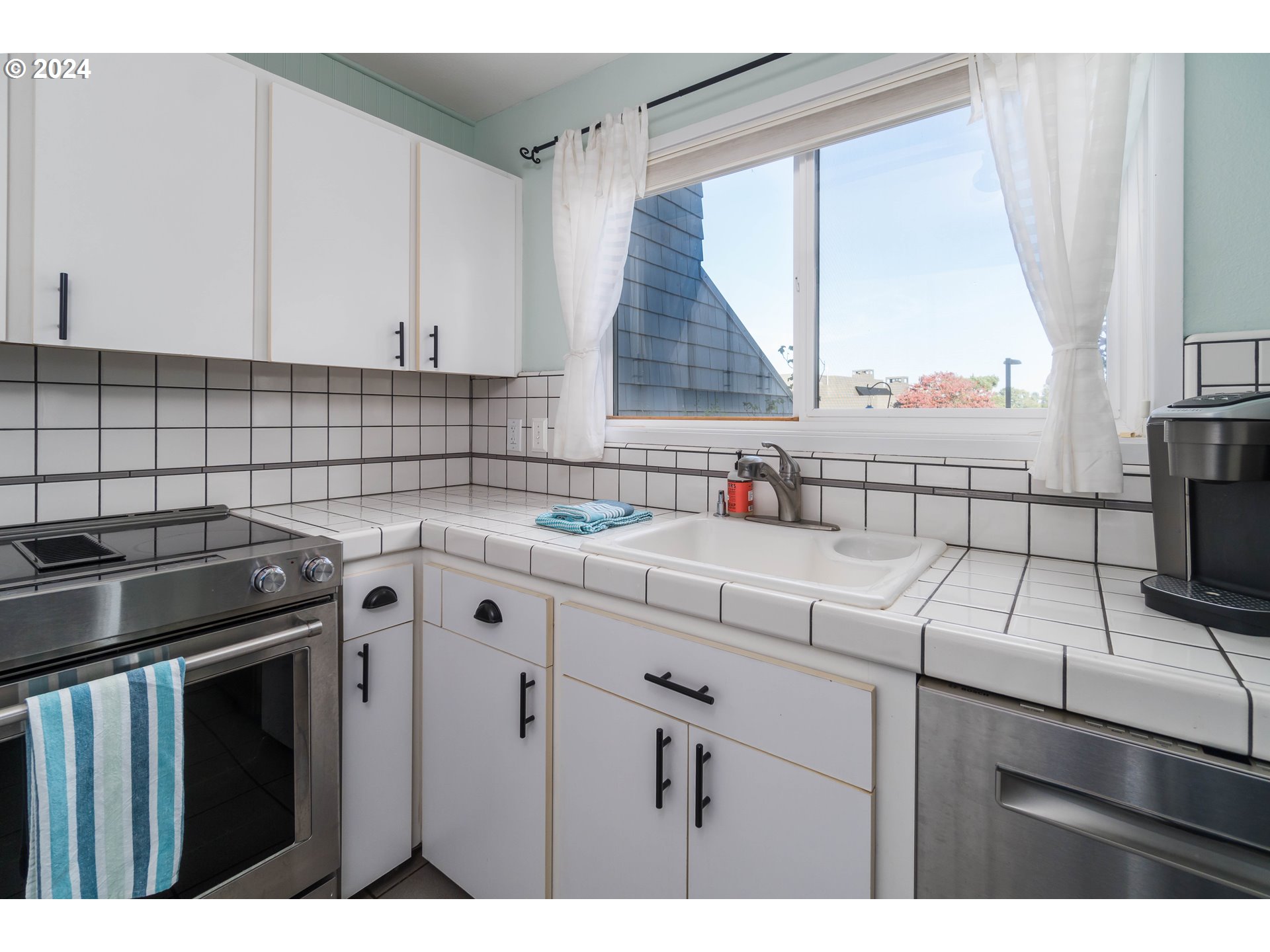Photo #4: 24184976 Listing 