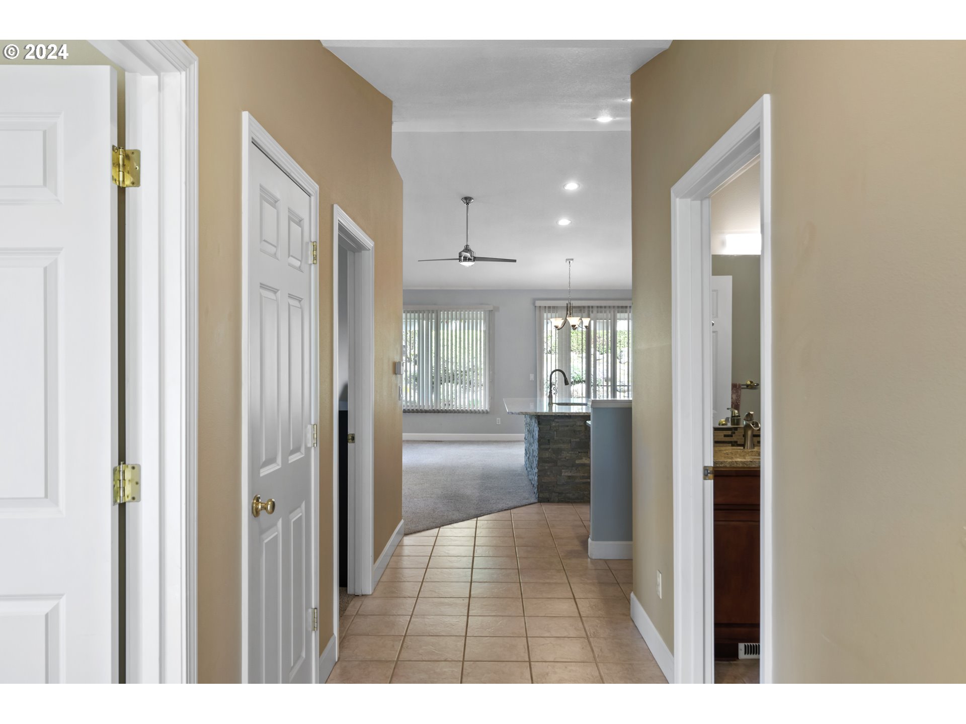Photo #2: 24185136 Listing 