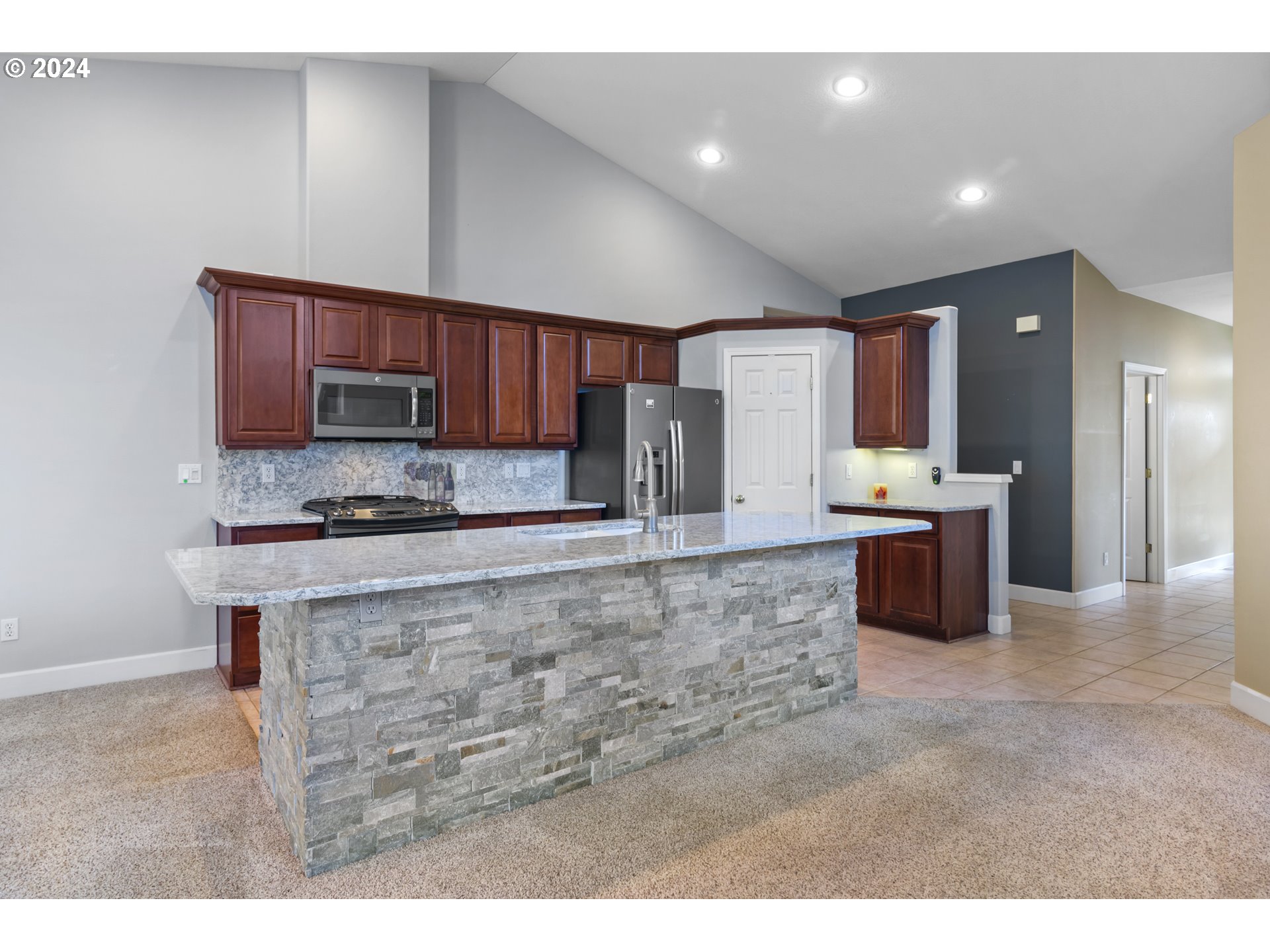 Photo #4: 24185136 Listing 