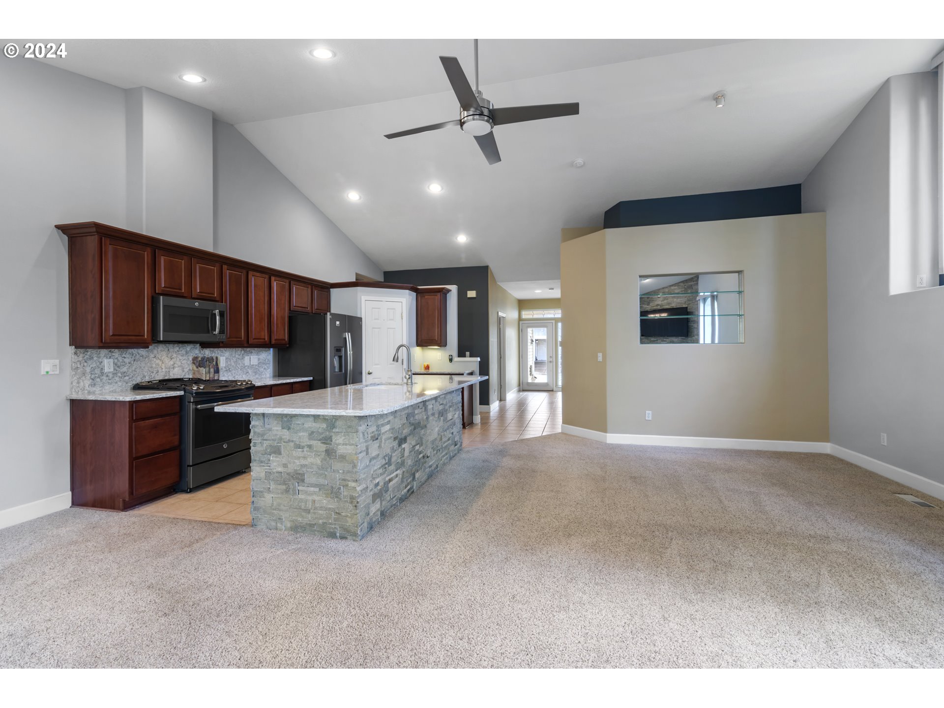 Photo #5: 24185136 Listing 