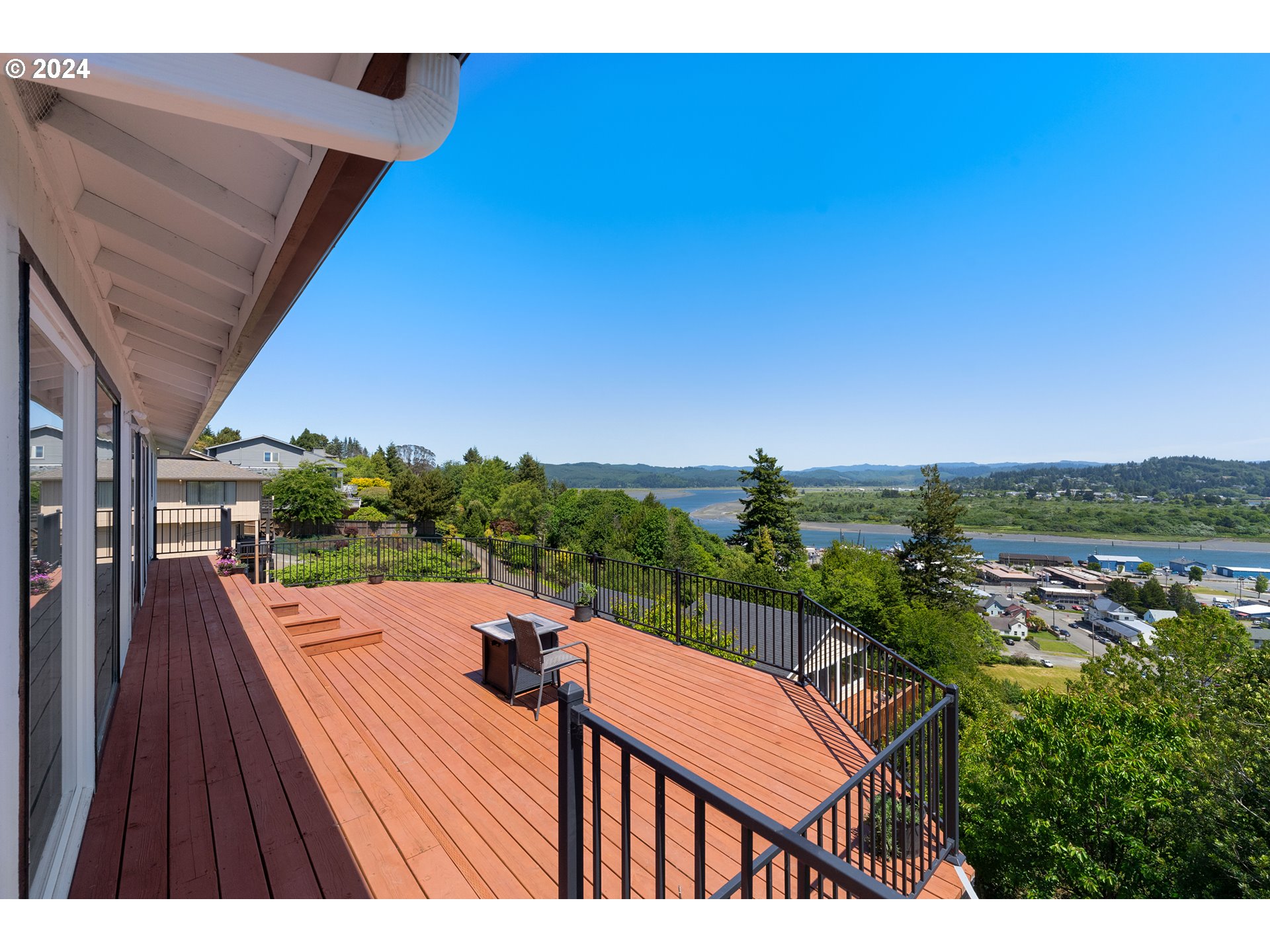 744 TELEGRAPH DR, COOS BAY, OR 97420