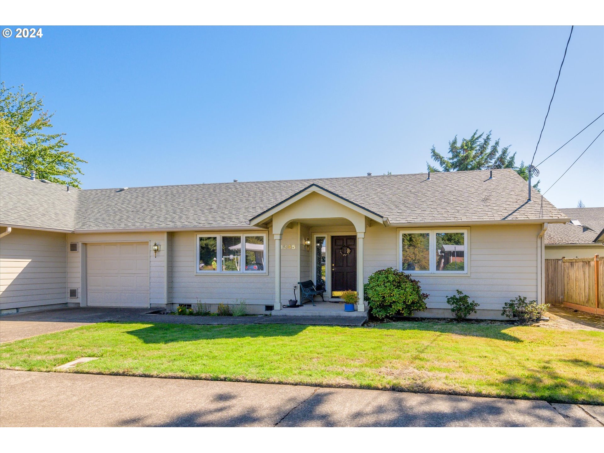 Photo of 1645 GILHAM RD Eugene OR 97401