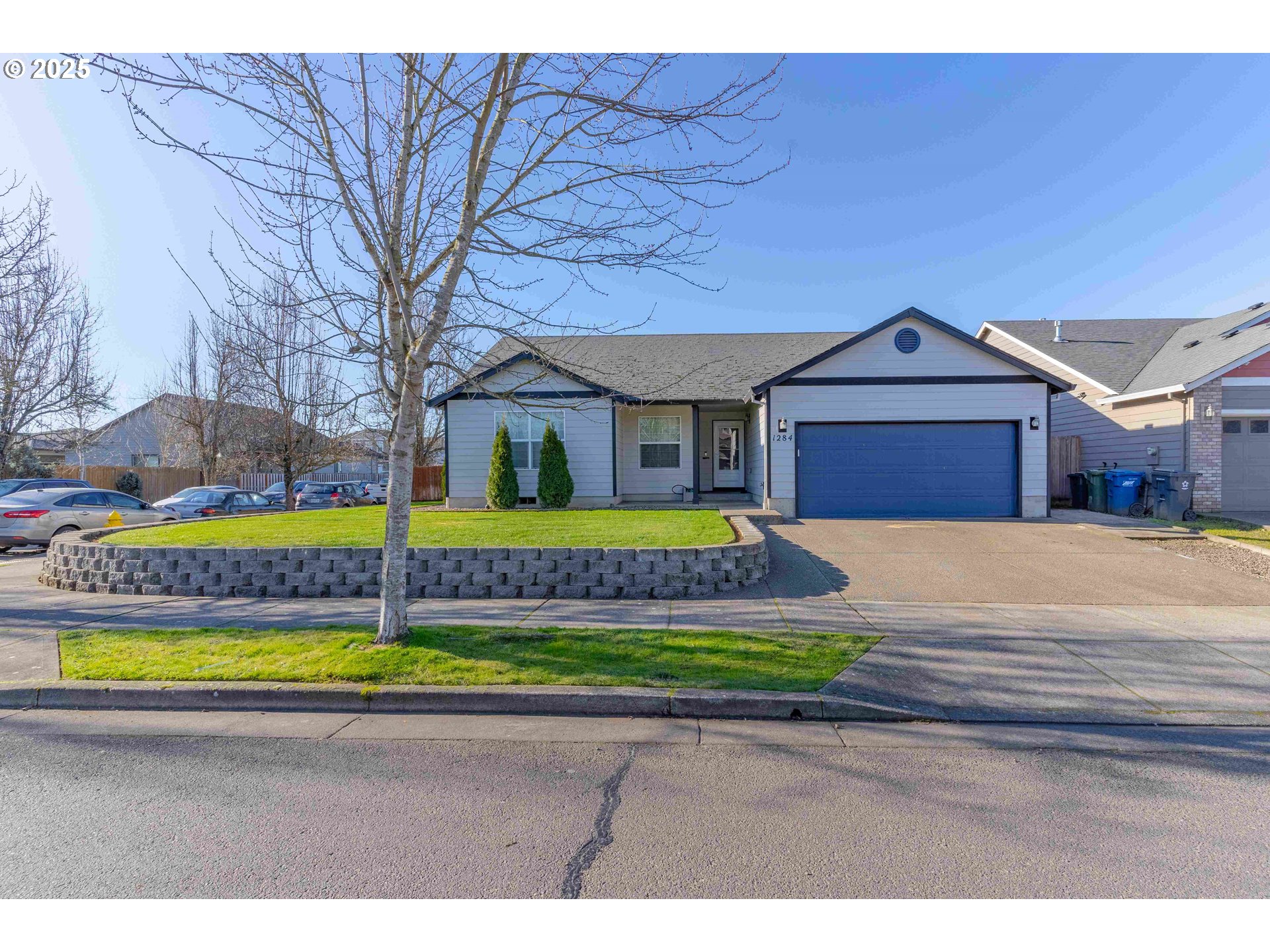 Photo of 1284 DAHLIA ST Woodburn OR 97071