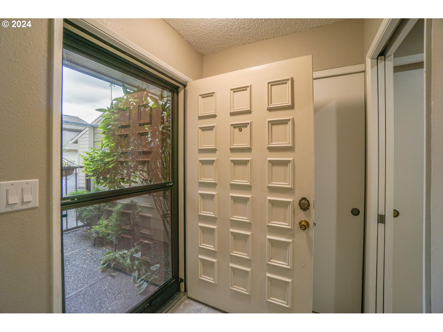 Photo #6: 24193075 Listing 