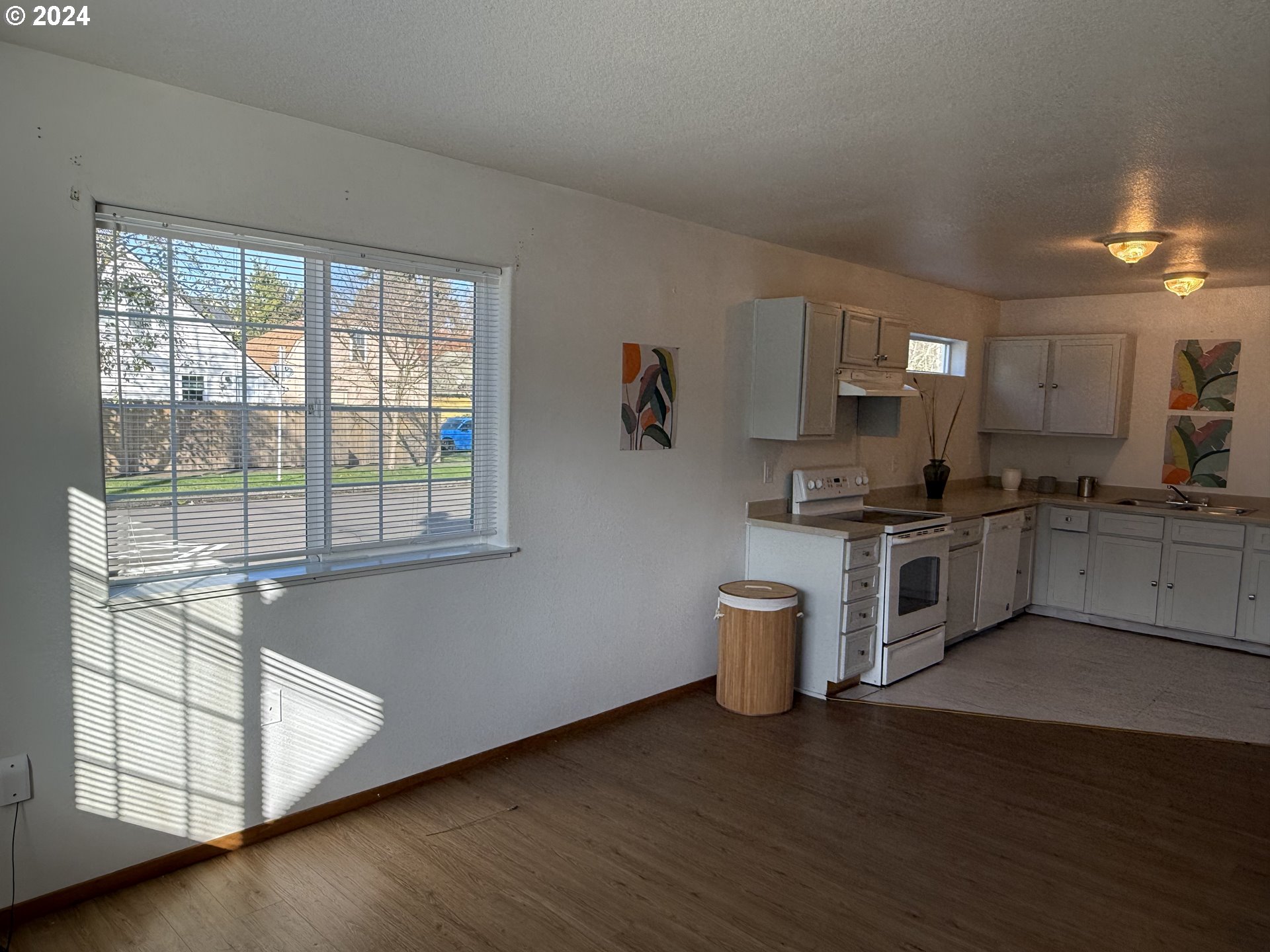 9845 N LOMBARD ST, Portland, OR, 97203