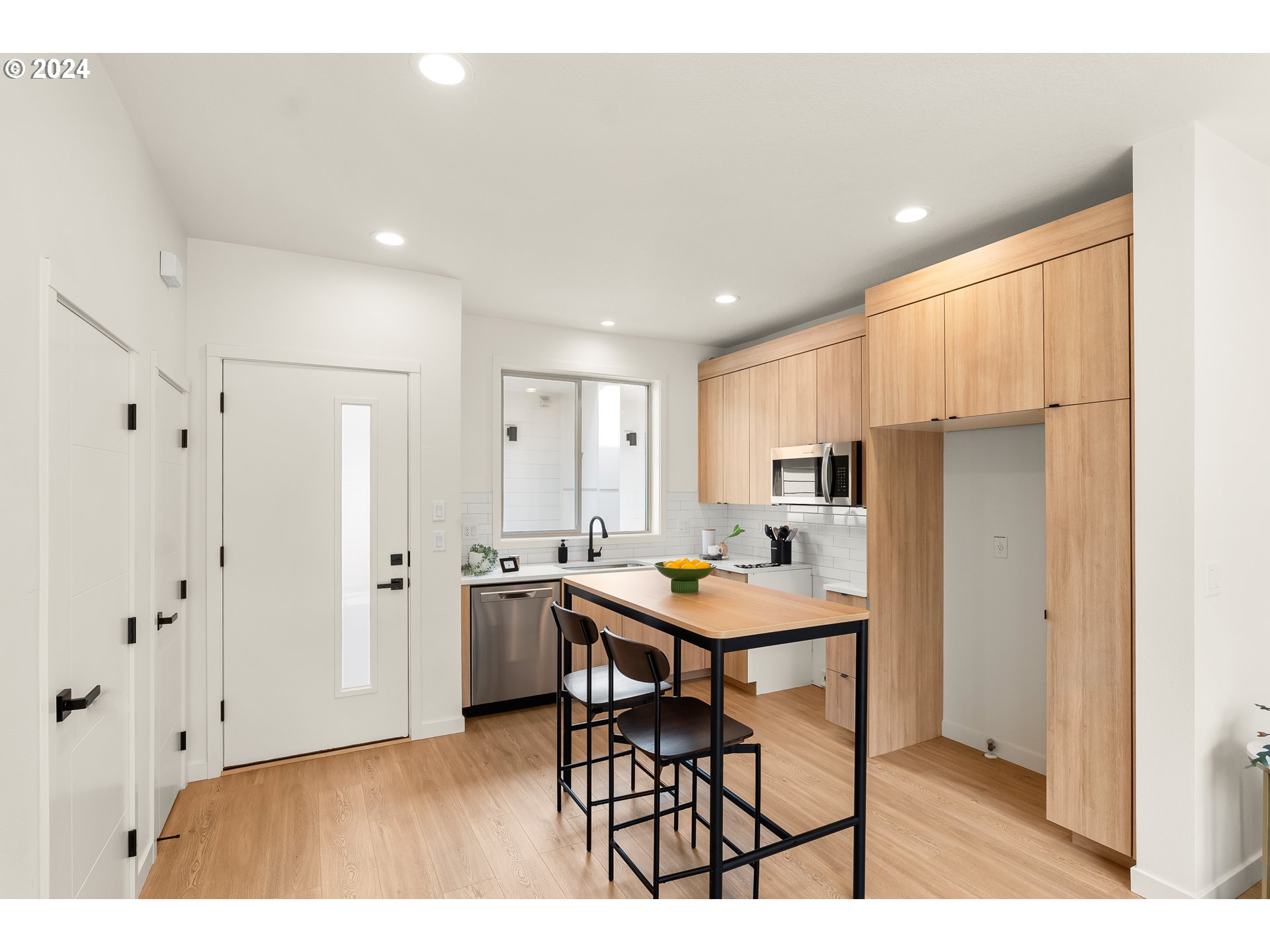 Photo #5: 24197752 Listing 