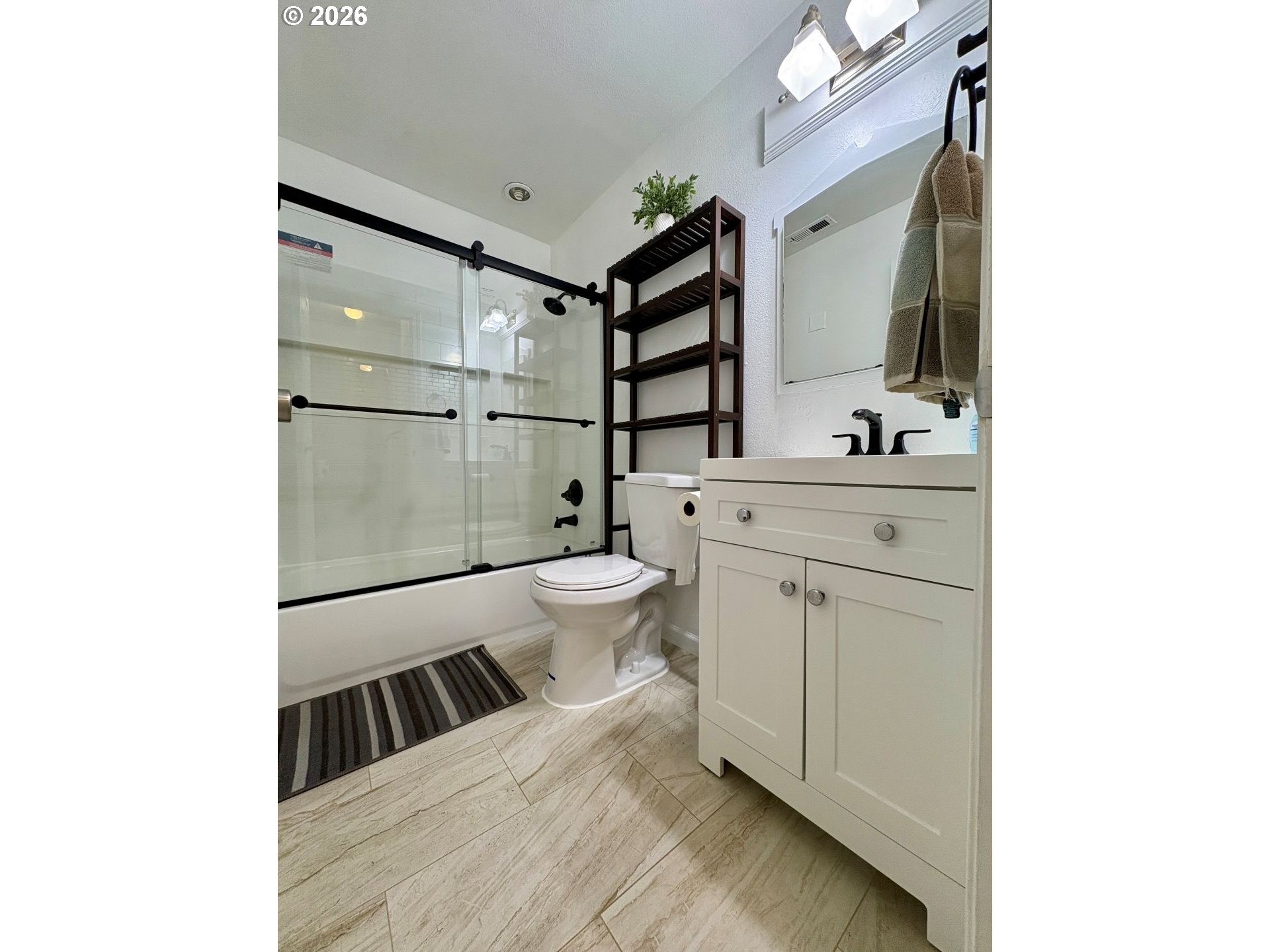 Photo #3: 242041806 Listing: Photo #3