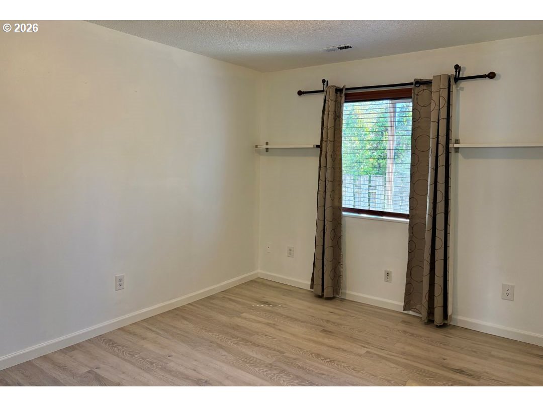 Photo #11: 242041806 Listing: Photo #11