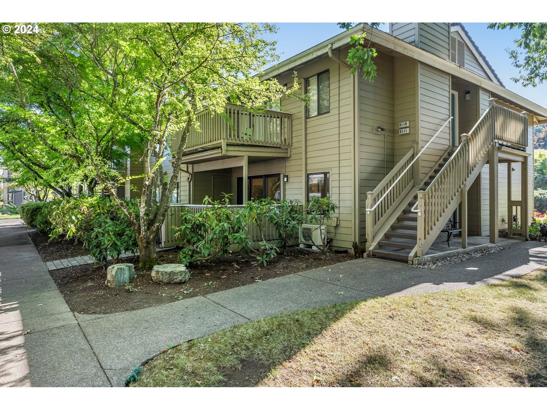 Photo of 2111 LAKE ISLE CT Eugene OR 97401