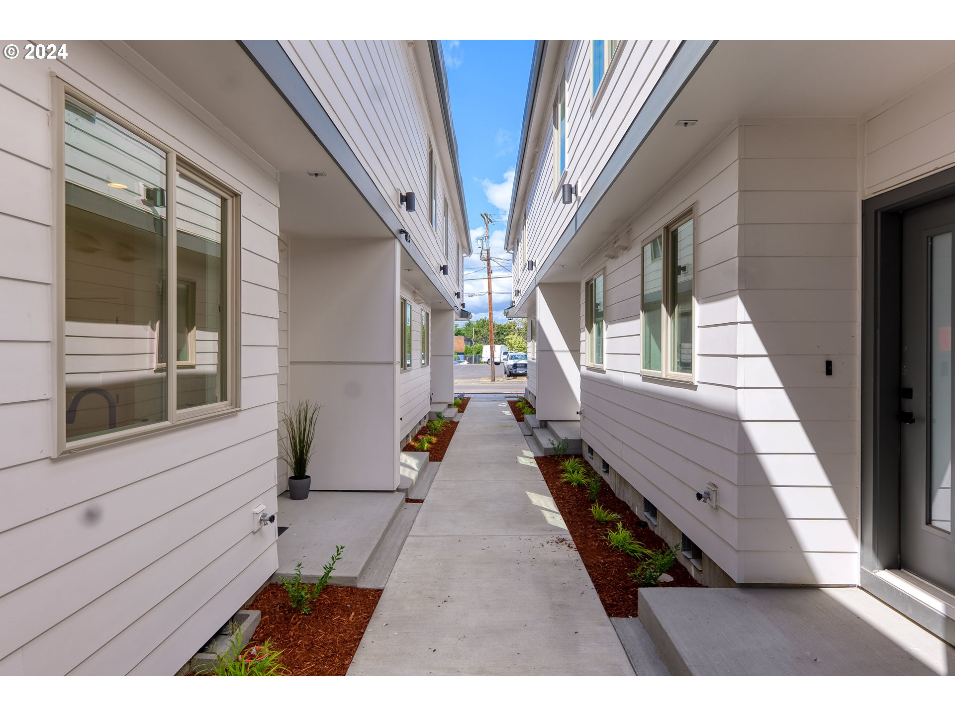 Photo #3: 24208981 Listing 