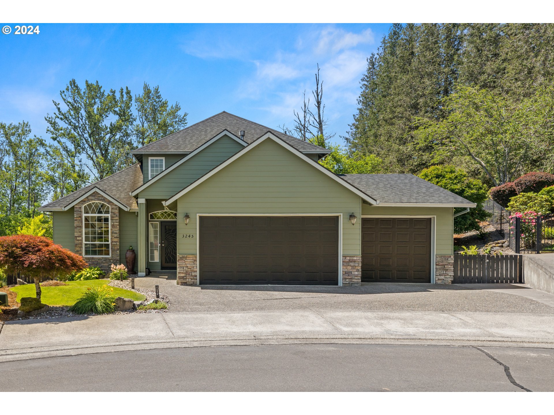 Photo of 3245 HALL CT Troutdale OR 97060