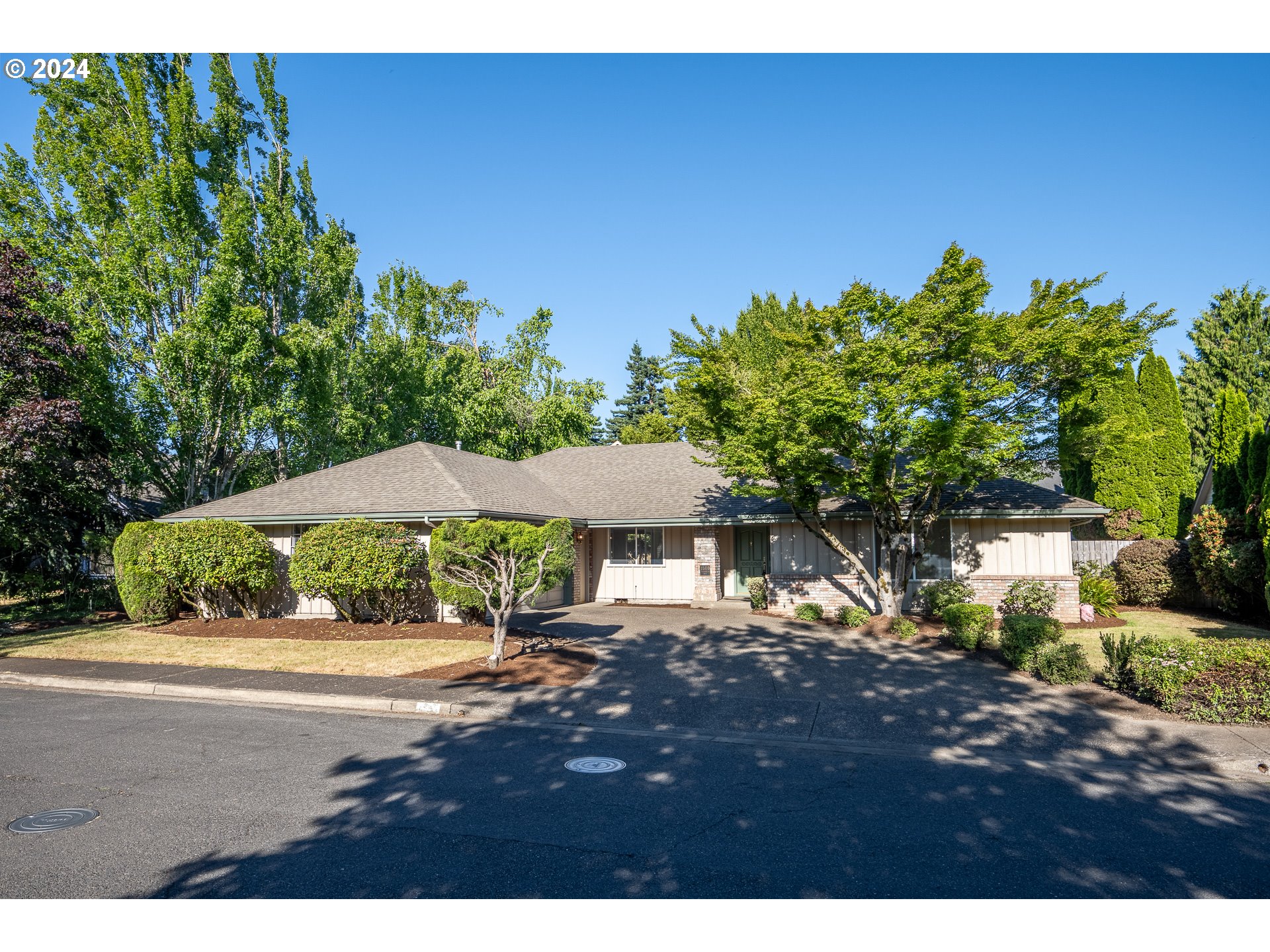 TERRIFIC LOCATION! This single level home in sought after Regency Estates is waiting for you to call it home. This home offers a spacious layout with a secluded primary with ensuite and walk-in closet.  Well thought out floor plan with great separation of space and dual family and living areas. Use the den as an office or 4th bedroom to suit your needs.  The kitchen includes a built-in oven and microwave, as well as a gas range.  The kitchen opens to a flex space and dining area with access to the backyard.  Enjoy the generous sized fenced yard with a basketball hoop, gas hookups and underground sprinklers. Call and schedule your private showing today.
