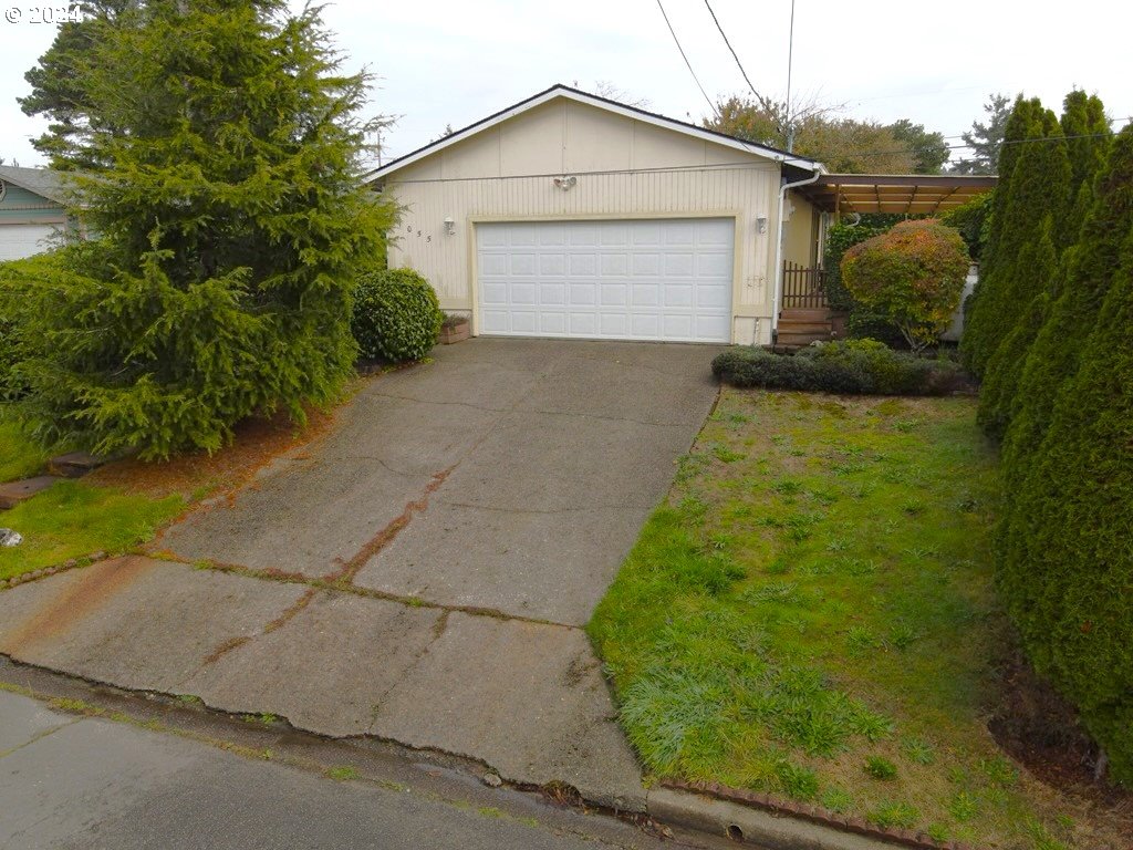 Photo of 1055 AUGUSTINE ST Coos Bay OR 97420