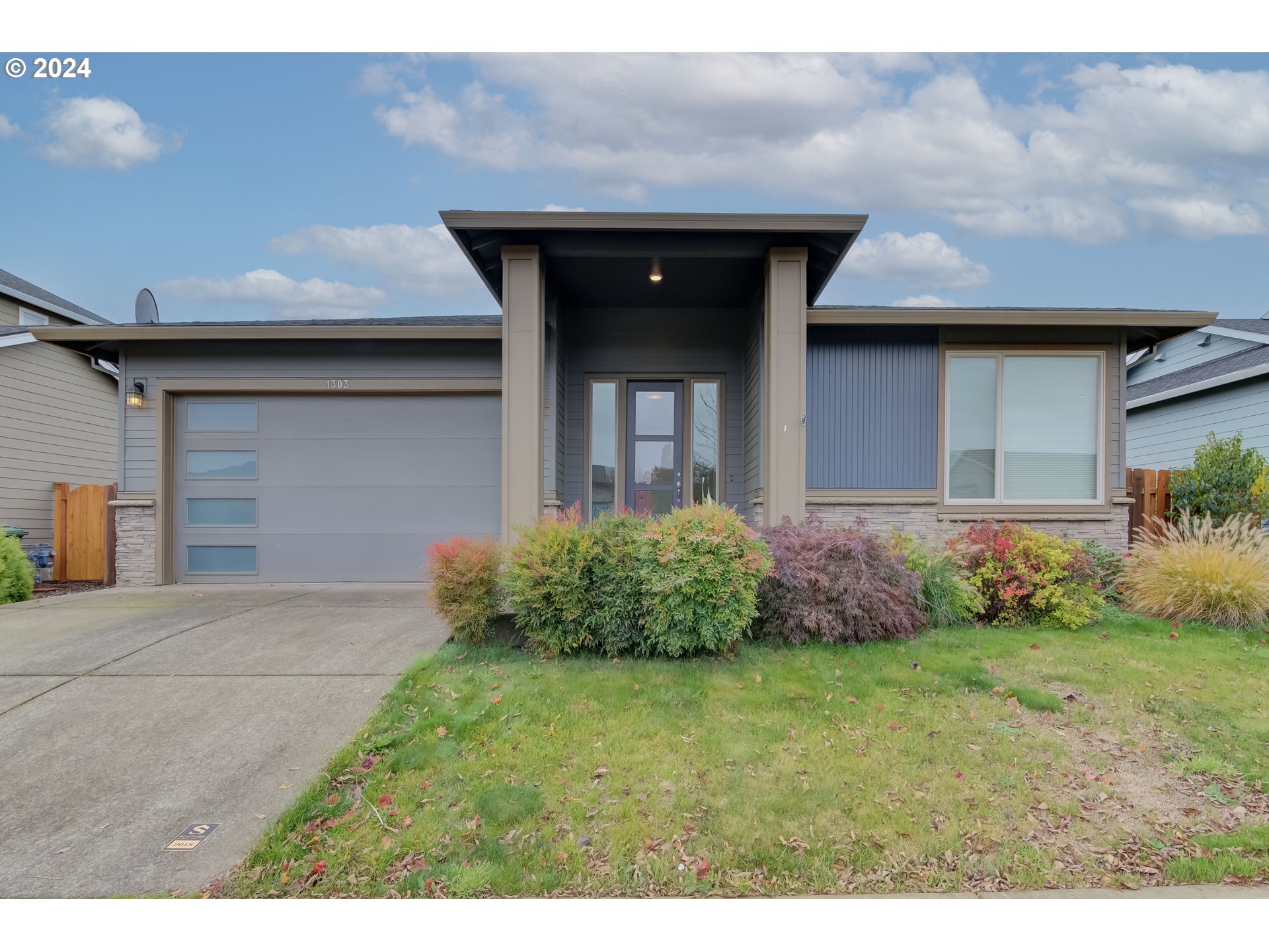 Photo of 1303 DAYLILY ST Woodburn OR 97071