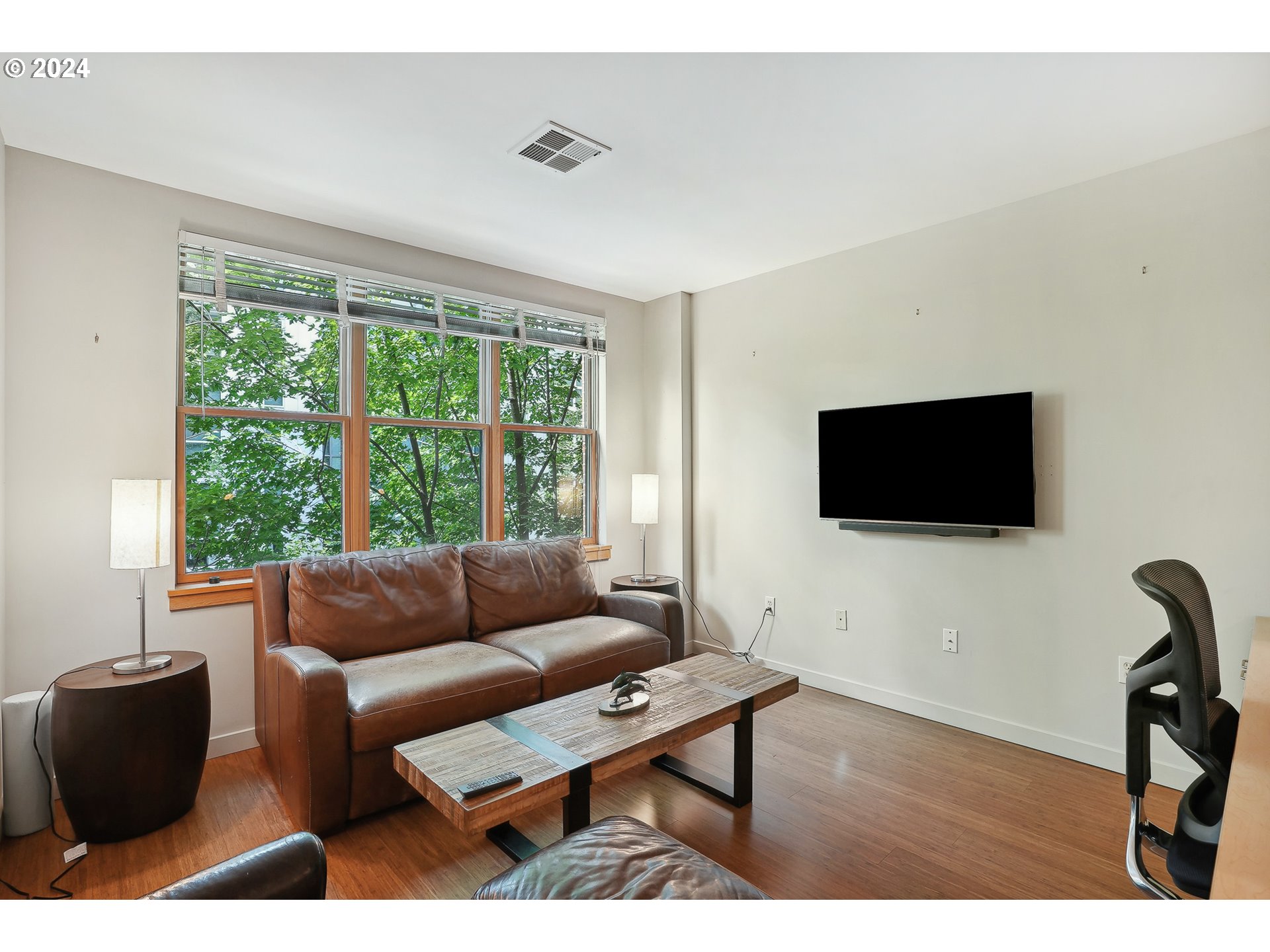 Photo #5: 24224939 Listing 
