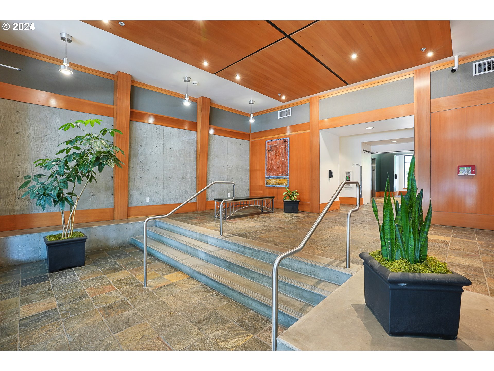 Photo #2: 24224939 Listing 