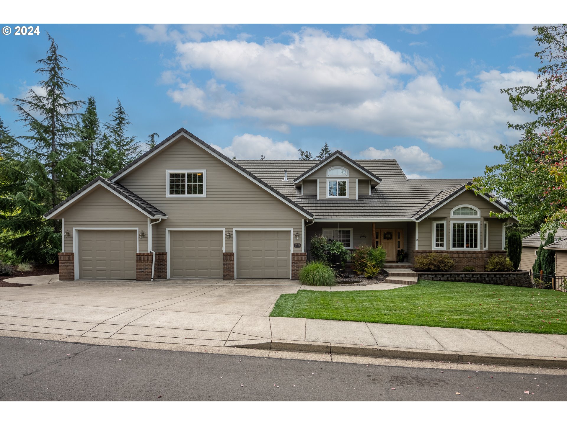 Photo of 3023 SKYVIEW LN Eugene OR 97405