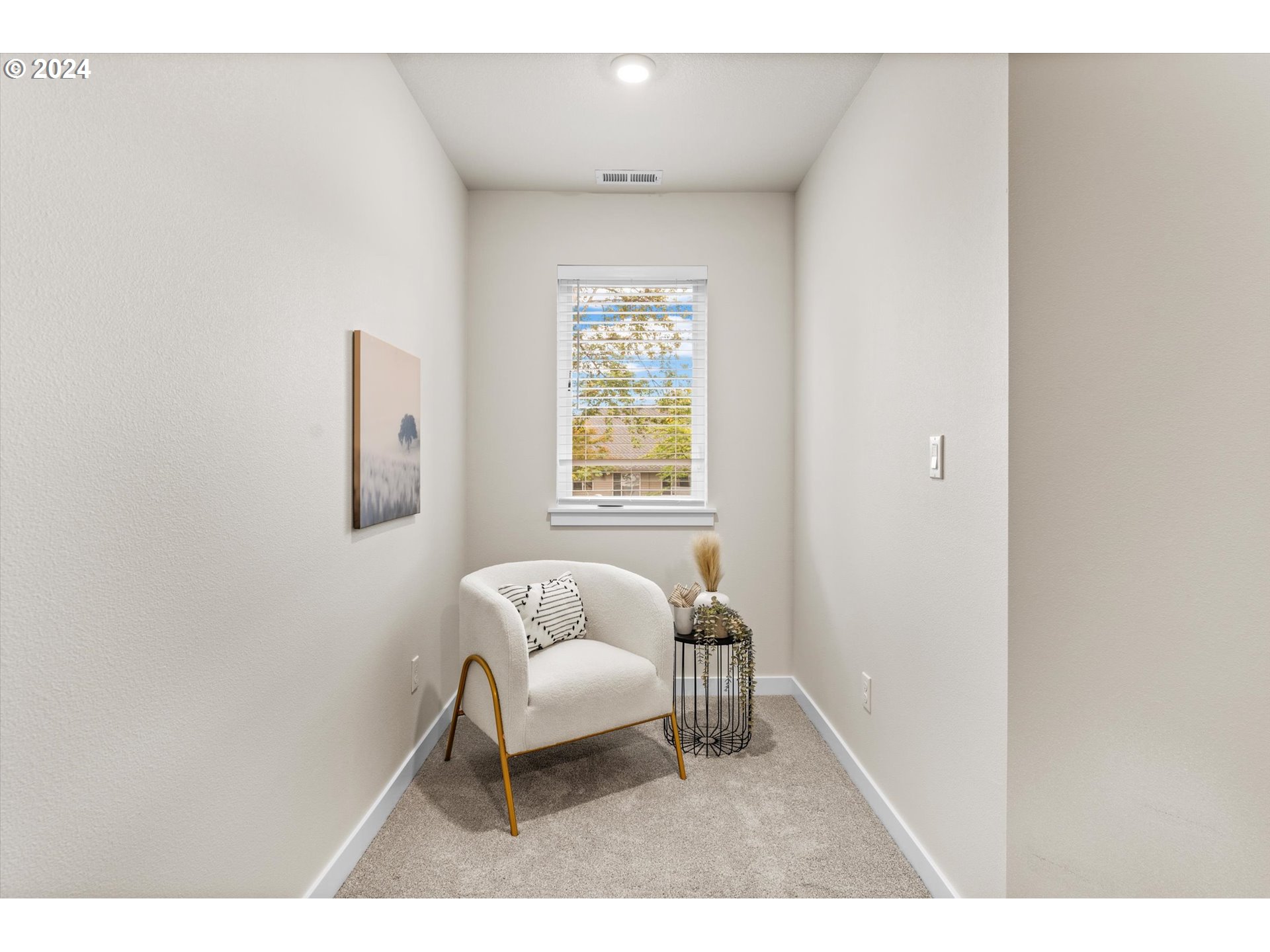 Photo #15: 242275281 Listing: Photo #15