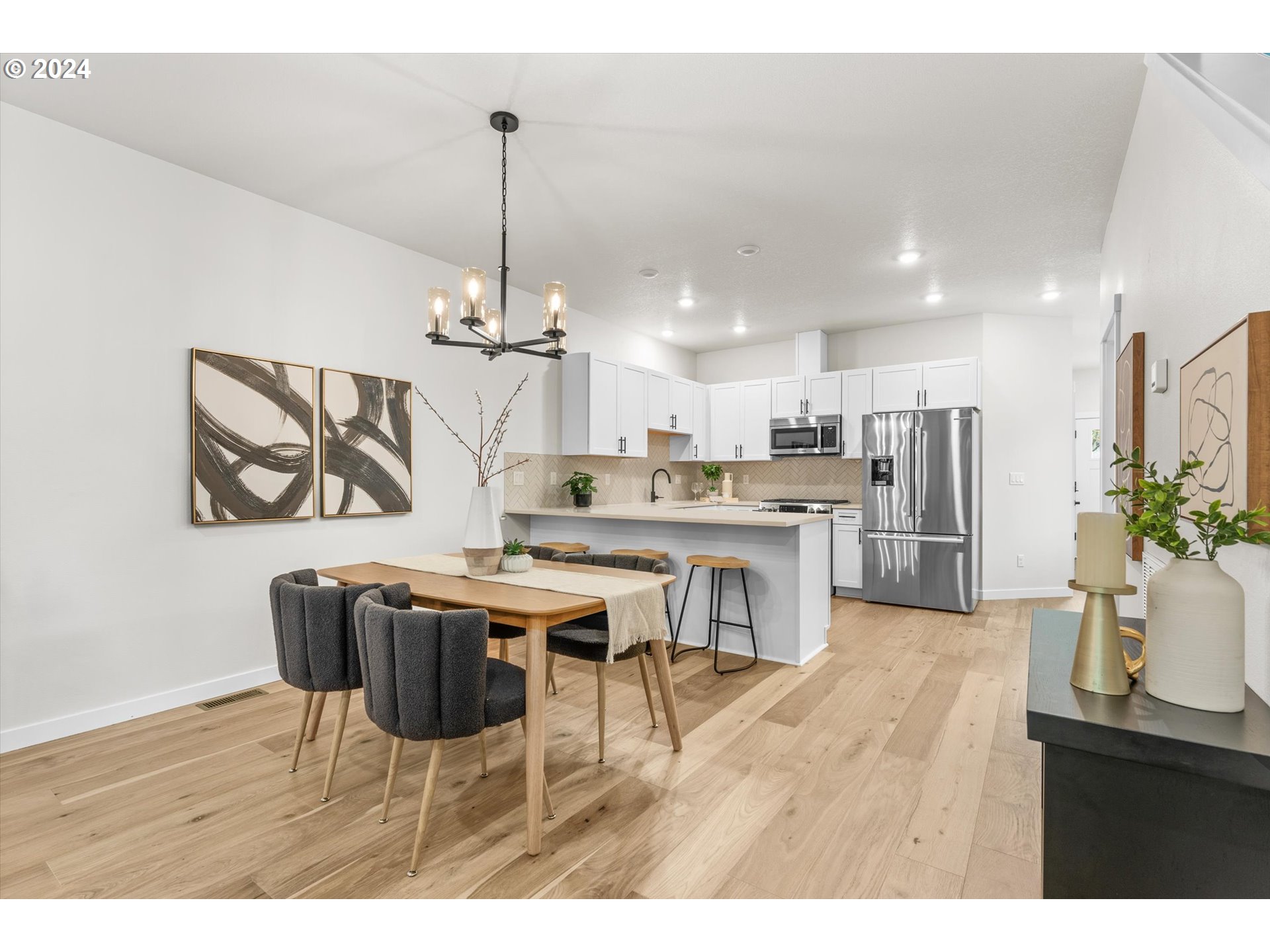 Photo #7: 242275281 Listing: Photo #7