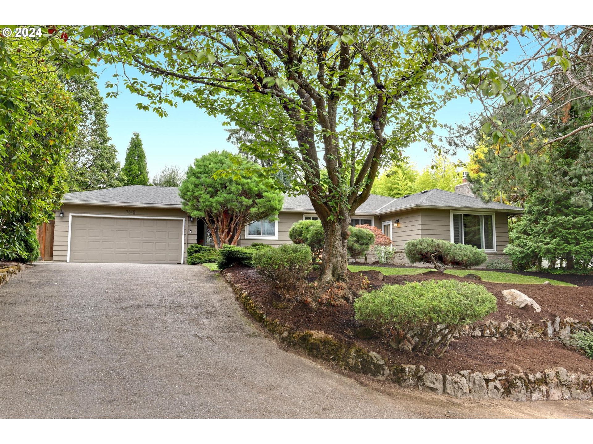 Photo of 7315 SYLVAN CT Portland OR 97225