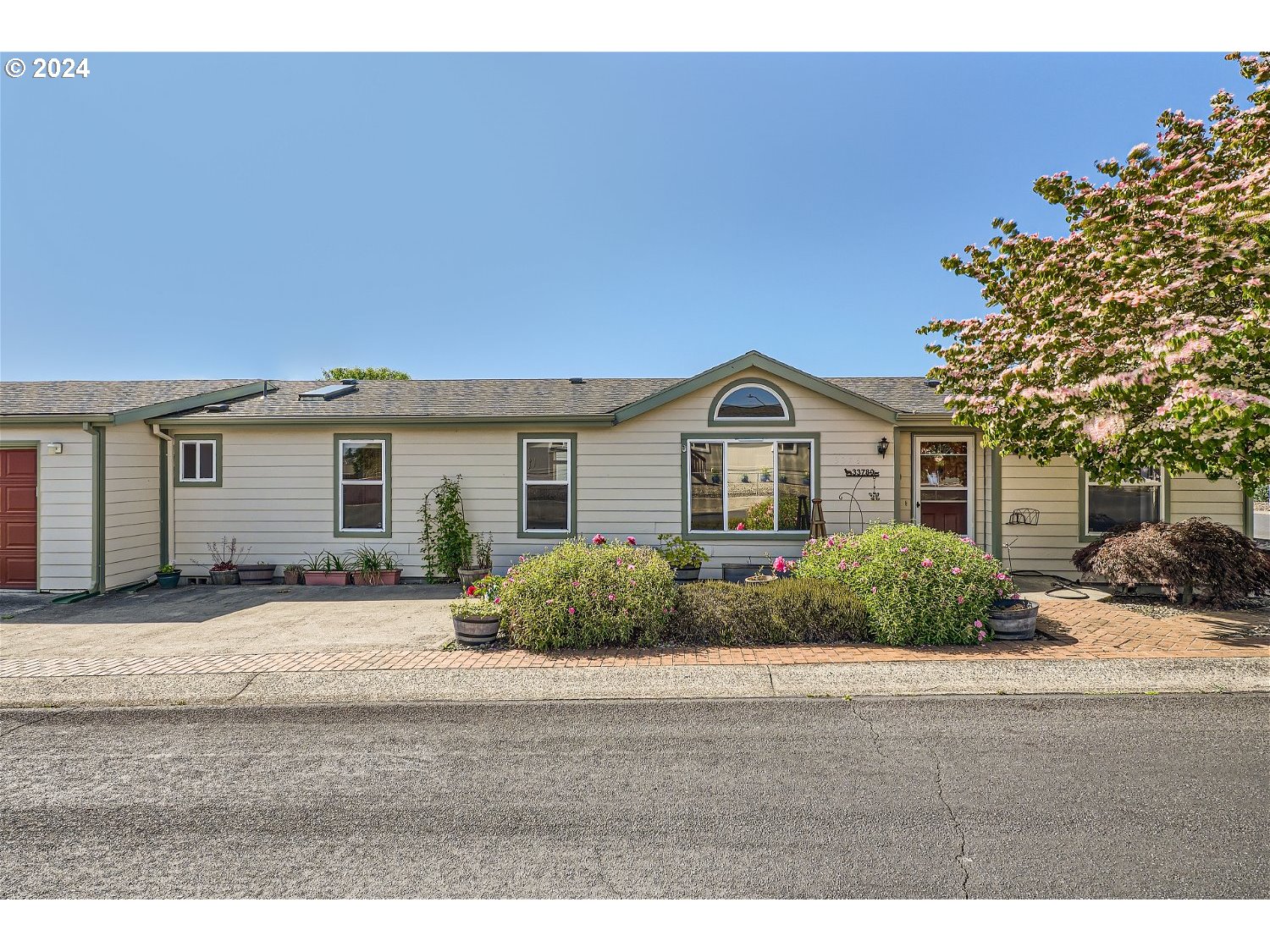 Photo of 33780 Springlake DR Scappoose OR 97056