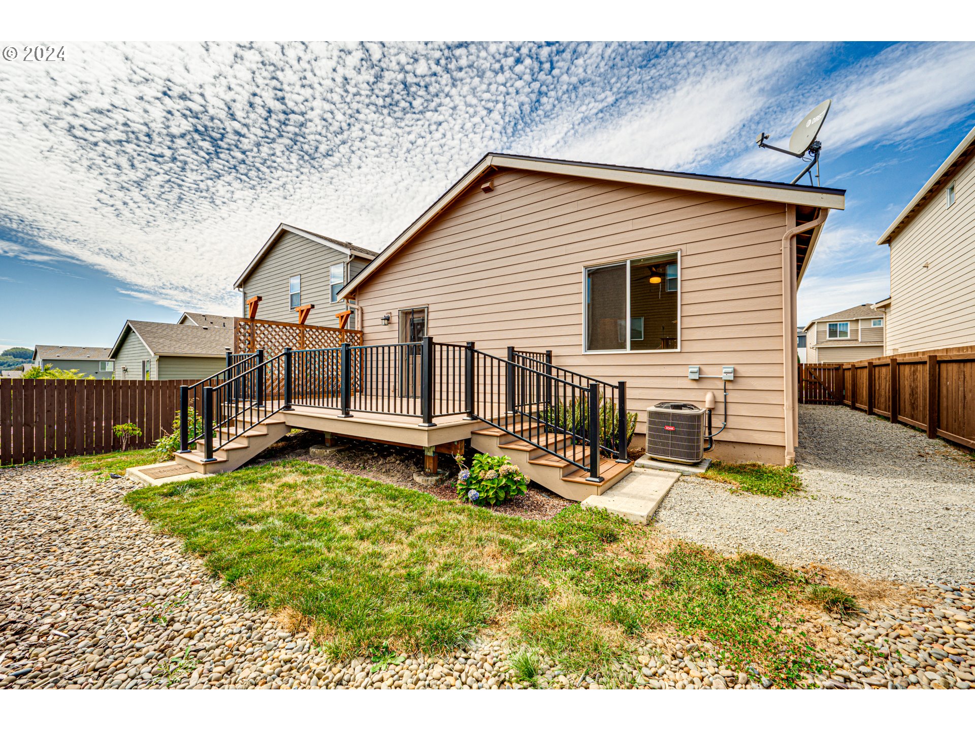 1419 W 16th Cir, La Center, WA 98629