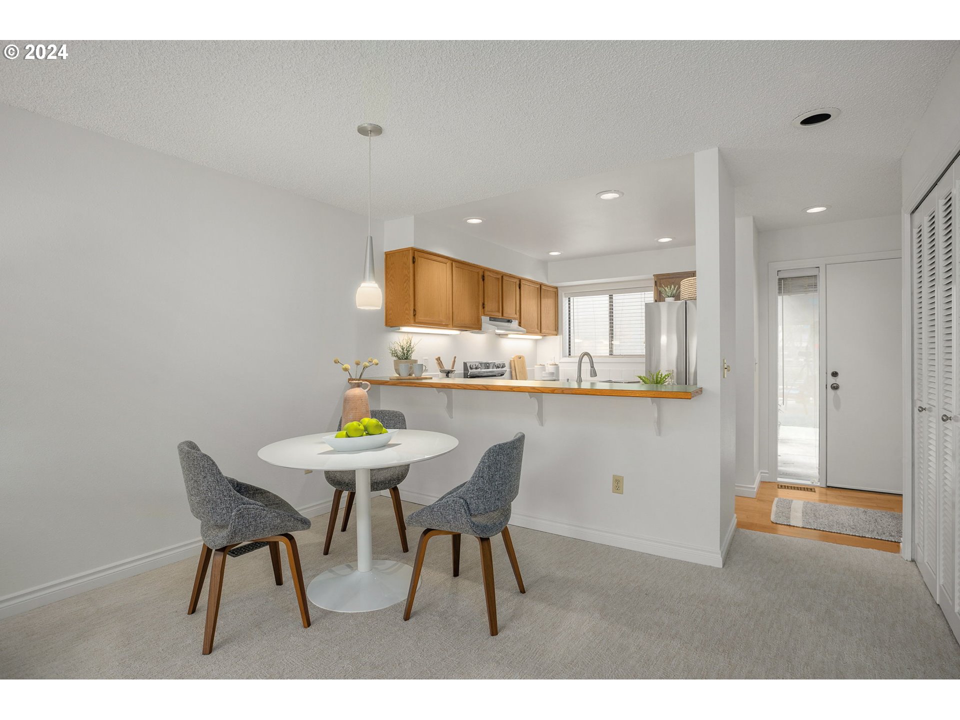 Photo #2: 24236252 Listing 