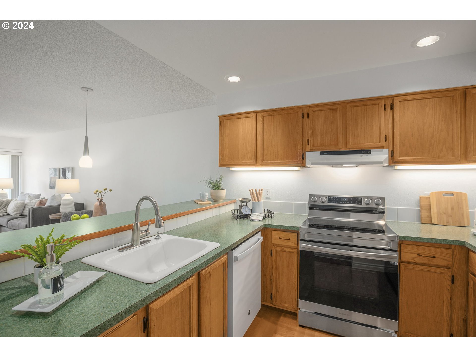 Photo #4: 24236252 Listing 