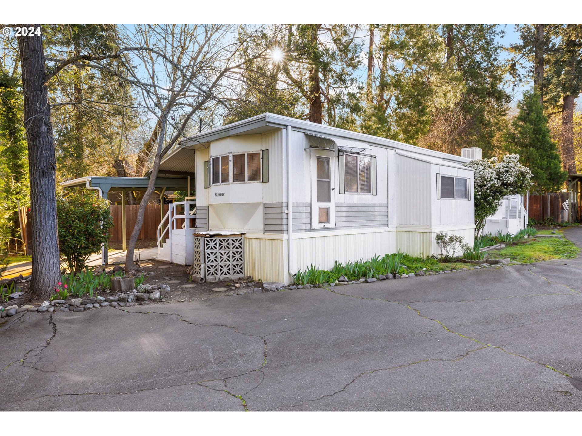 2049 Rogue River HWY Space 2, Grants Pass, OR 97527