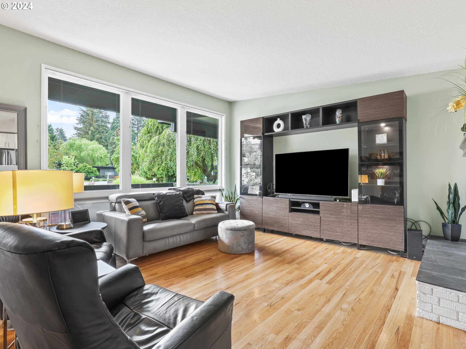 Photo #6: 24240006 Listing 