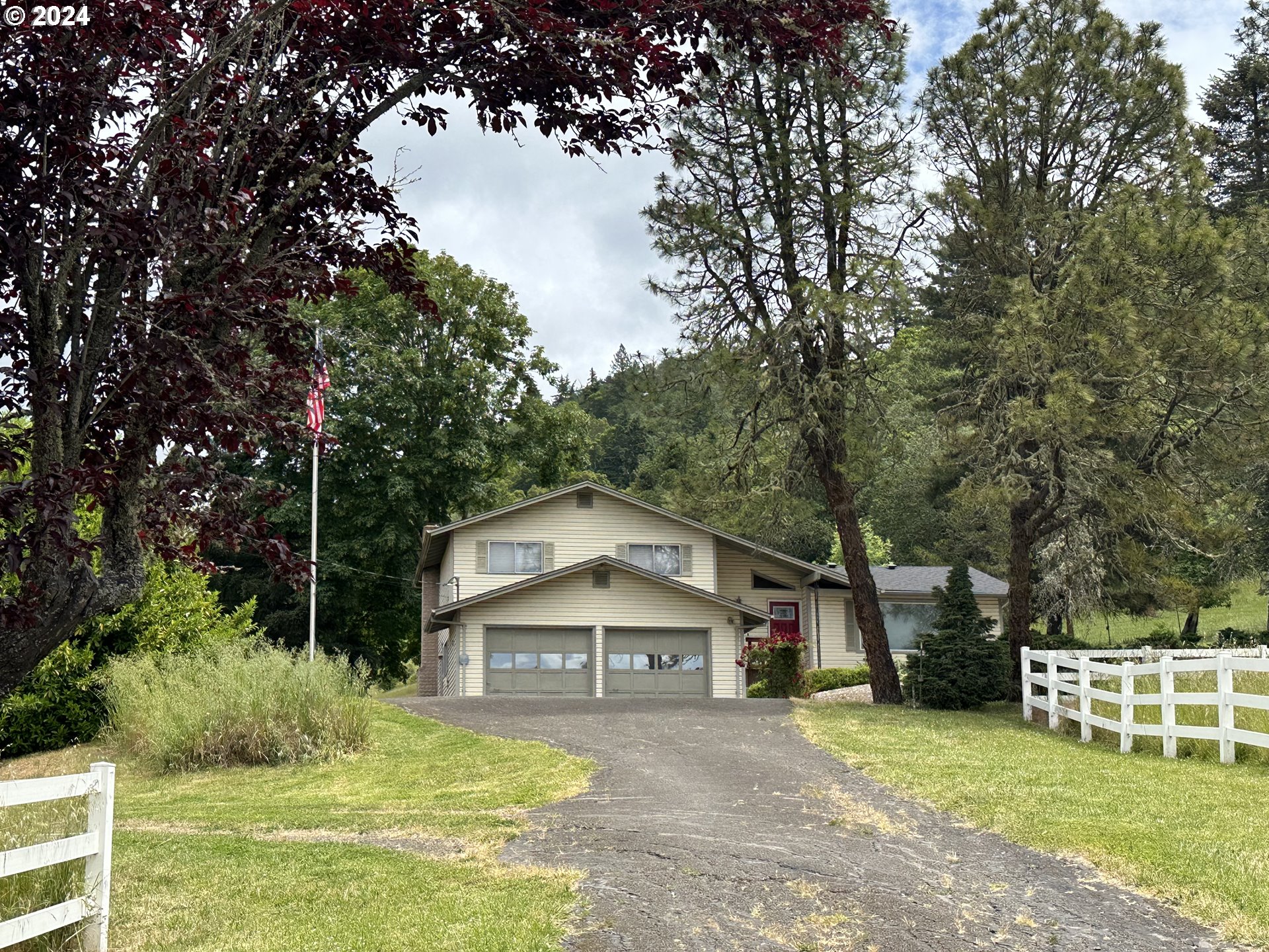 Photo of 1707 DEL RIO RD Roseburg OR 97471