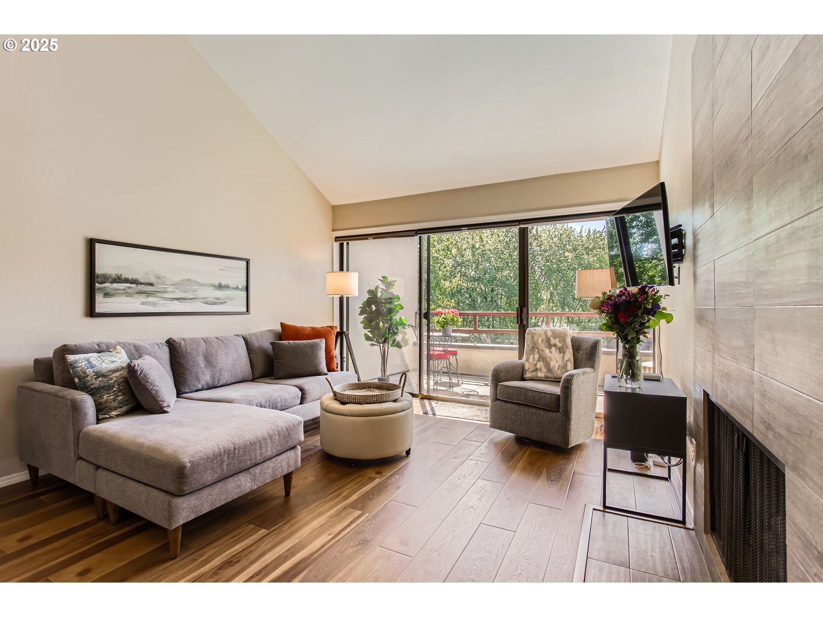 Photo #5: 242484602 Listing: Photo #5