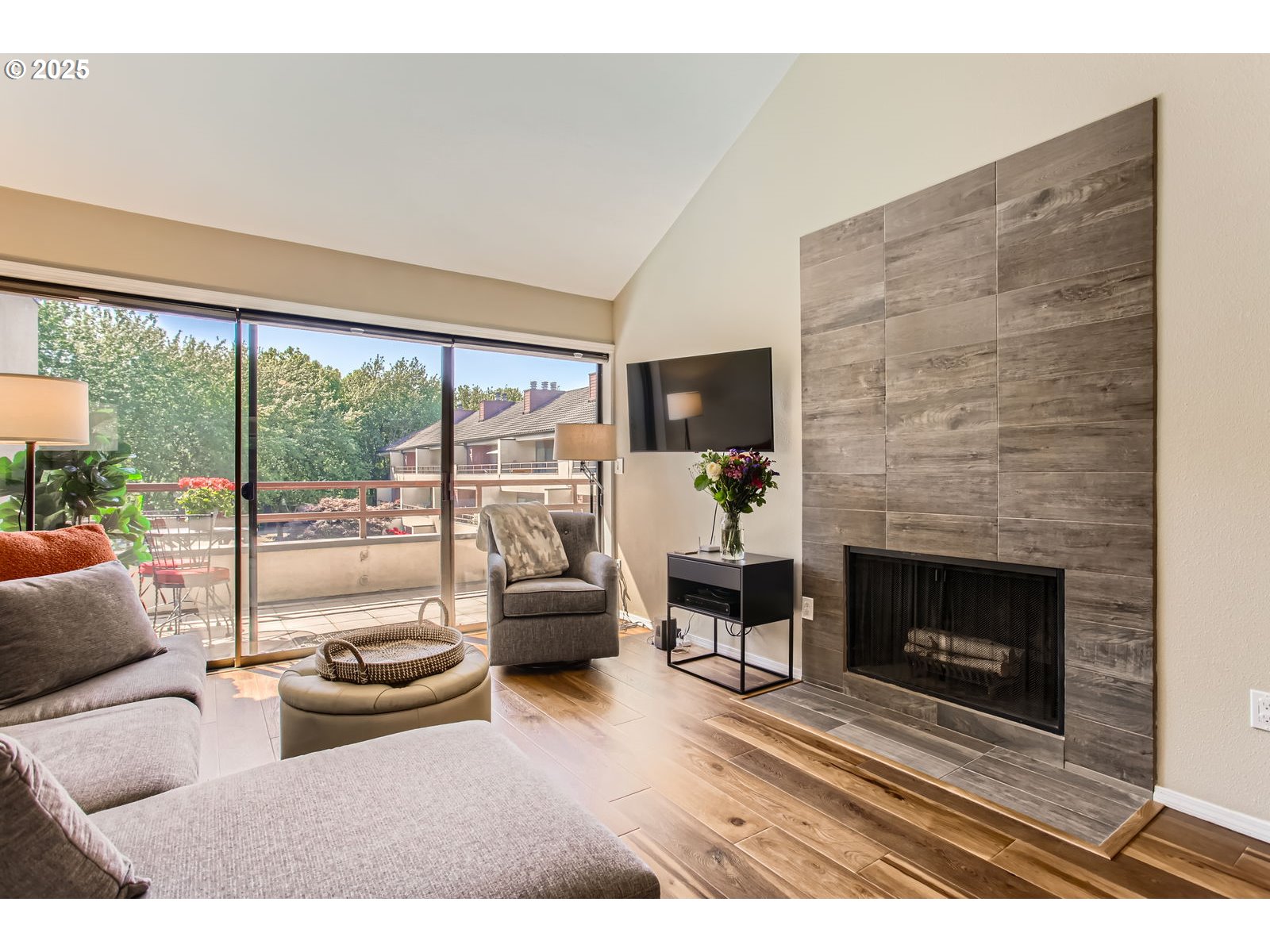 Photo #6: 242484602 Listing: Photo #6
