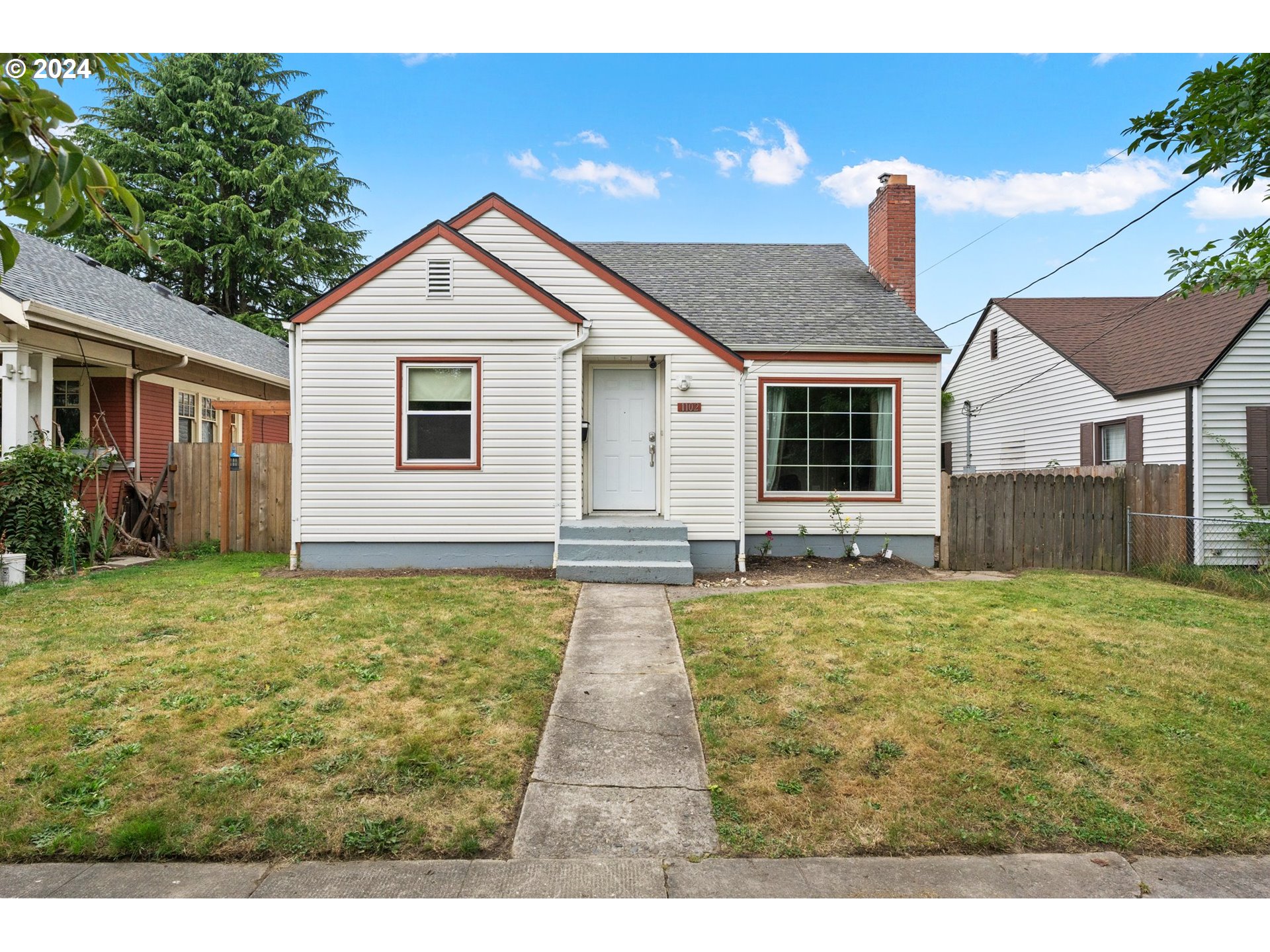 1102 S 3rd Ave, Kelso, WA 98626