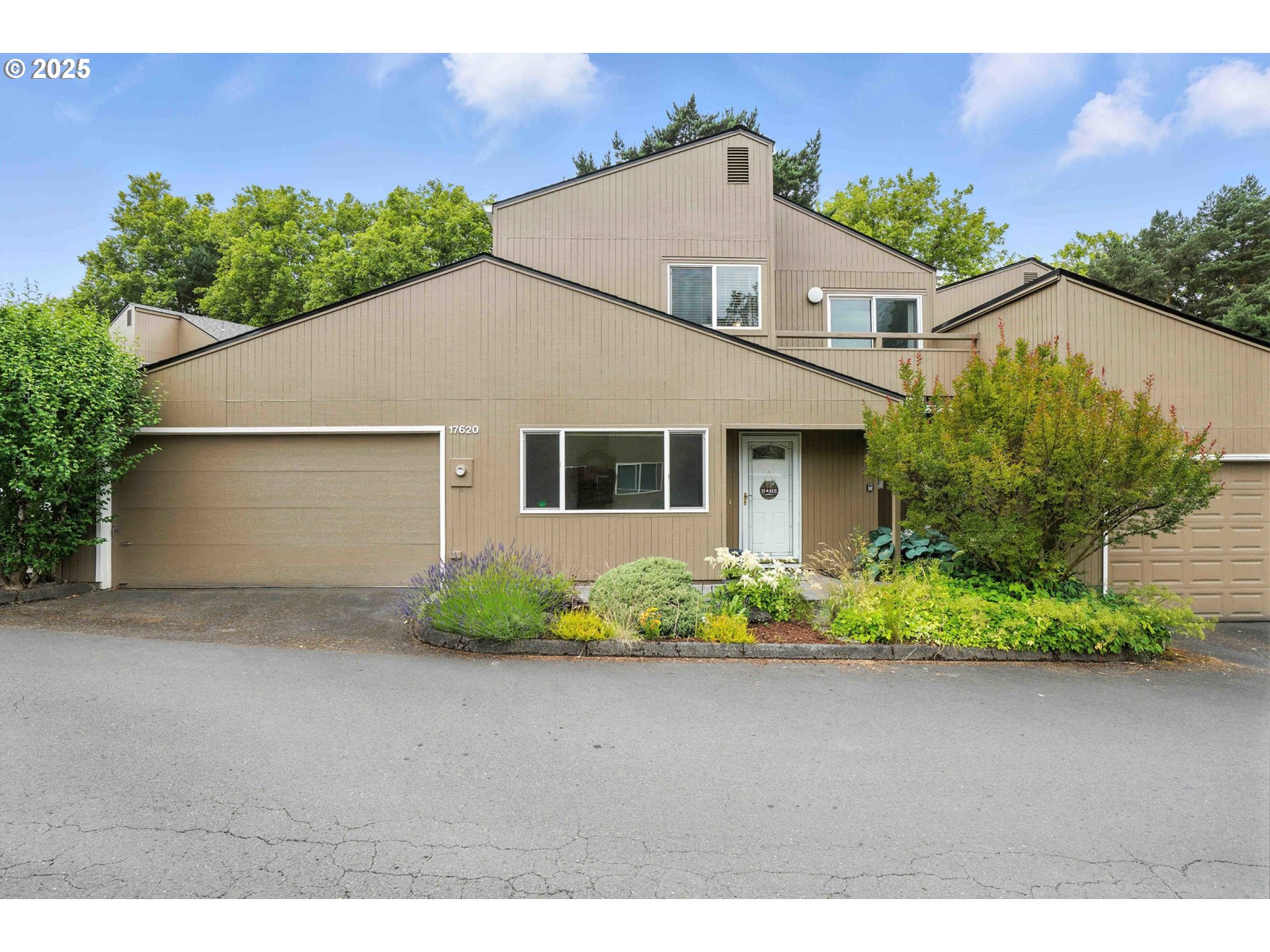 Browse active condo listings in TANASBROOK