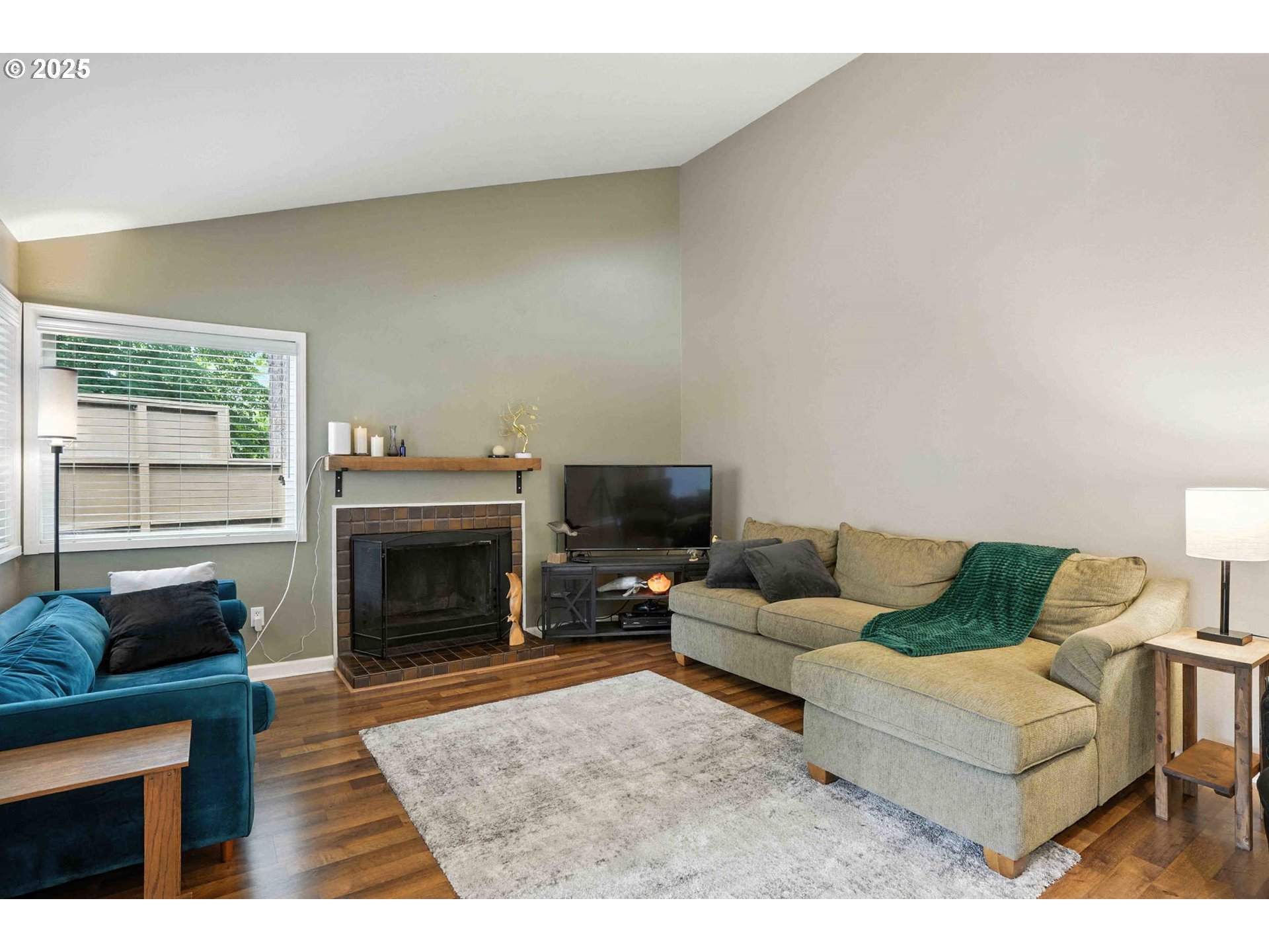 Photo #9: 242518978 Listing: Photo #9