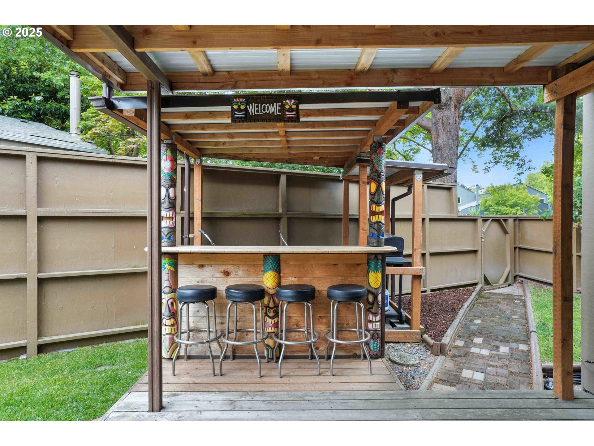 Photo #11: 242518978 Listing: Photo #11