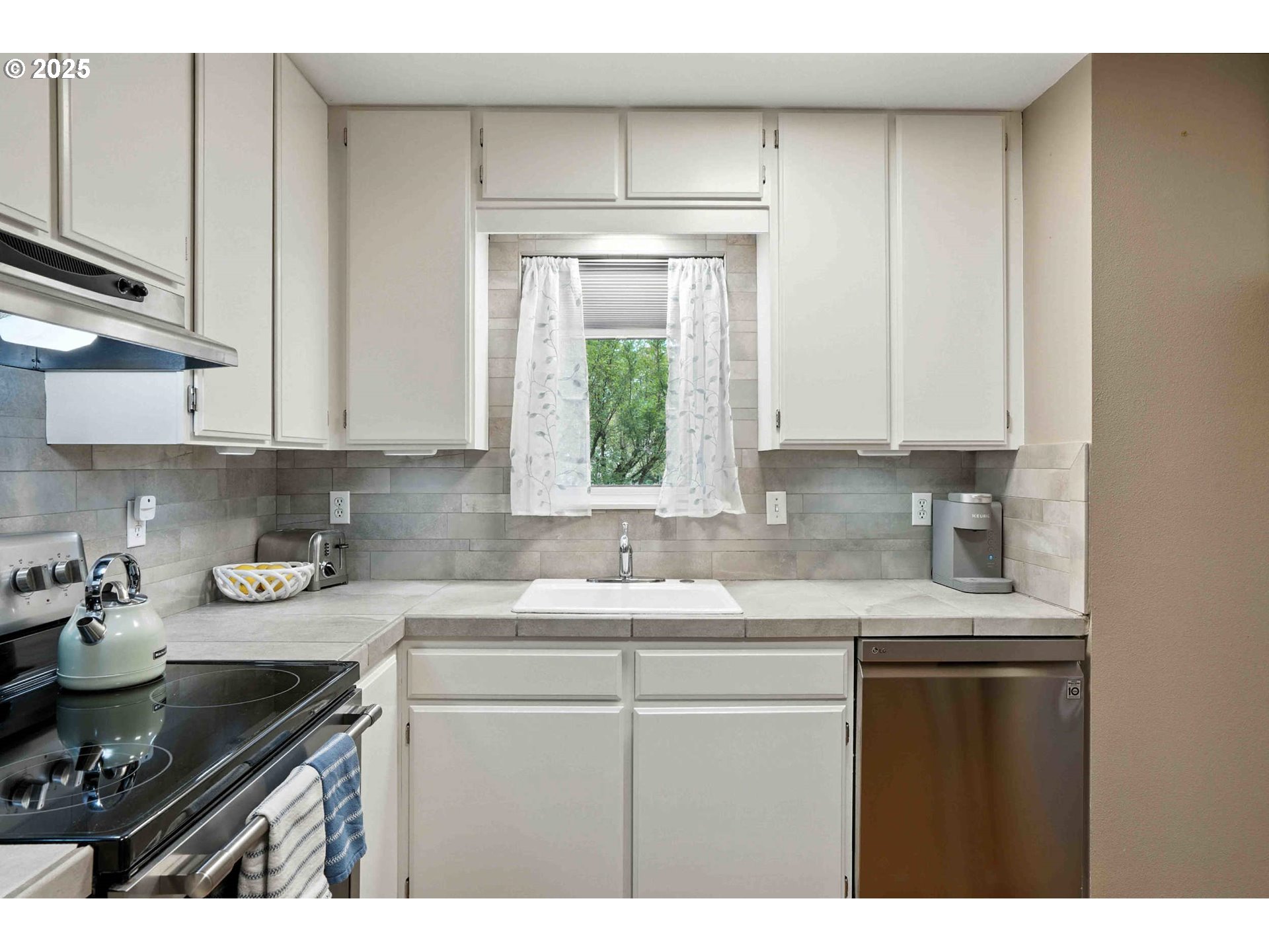 Photo #4: 242518978 Listing 