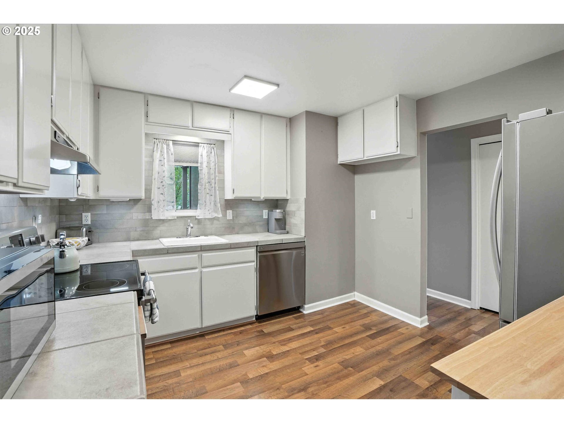 Photo #5: 242518978 Listing 